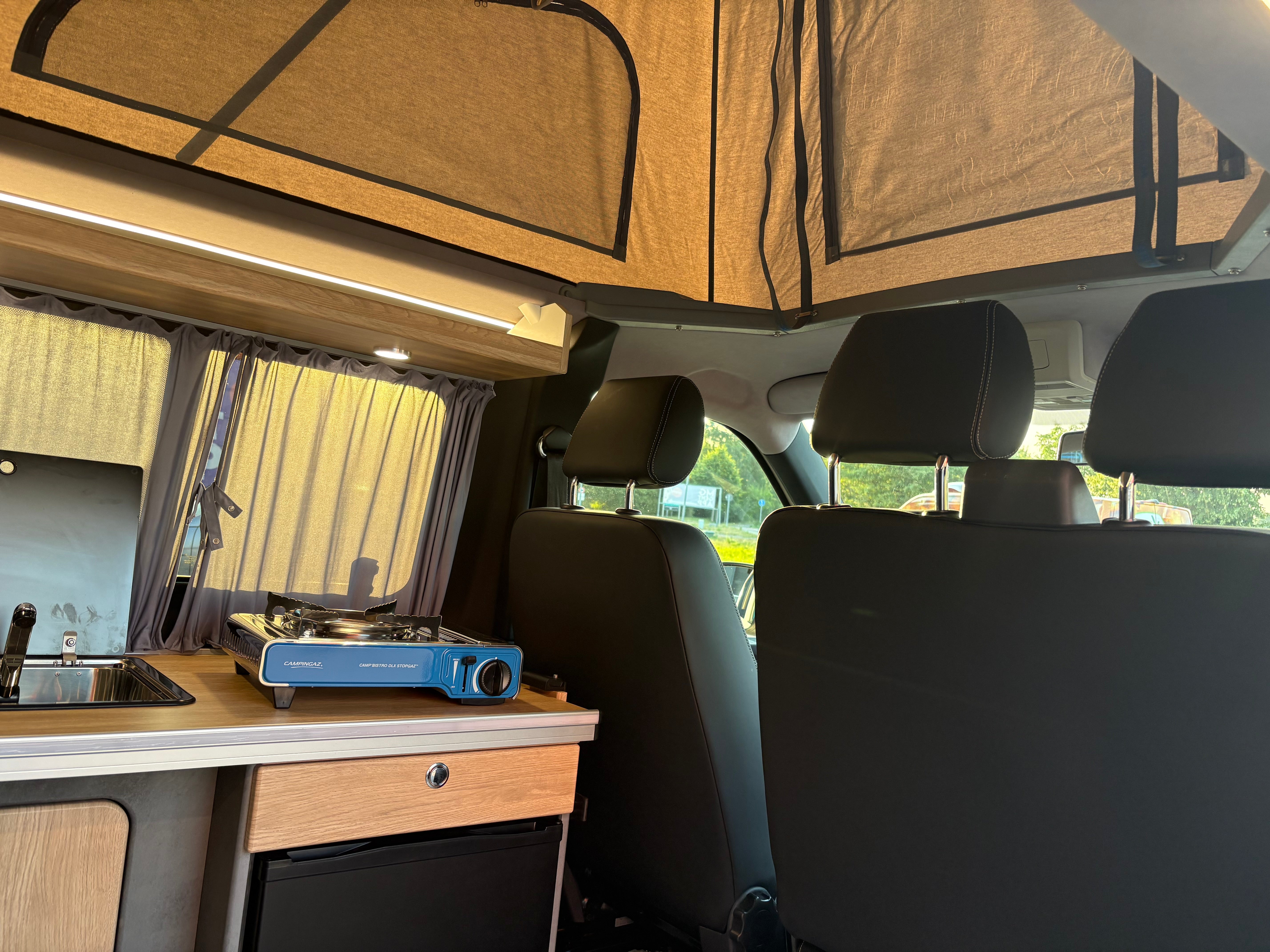 Volkswagen T6.1 Camper 2.0 TDI 150PS unfallfrei | Wohnmobil mit Hubdach Schlafdach, PDC, Navi, Rückfahrkamera | Campervan Umbau 5 Sitzer VW