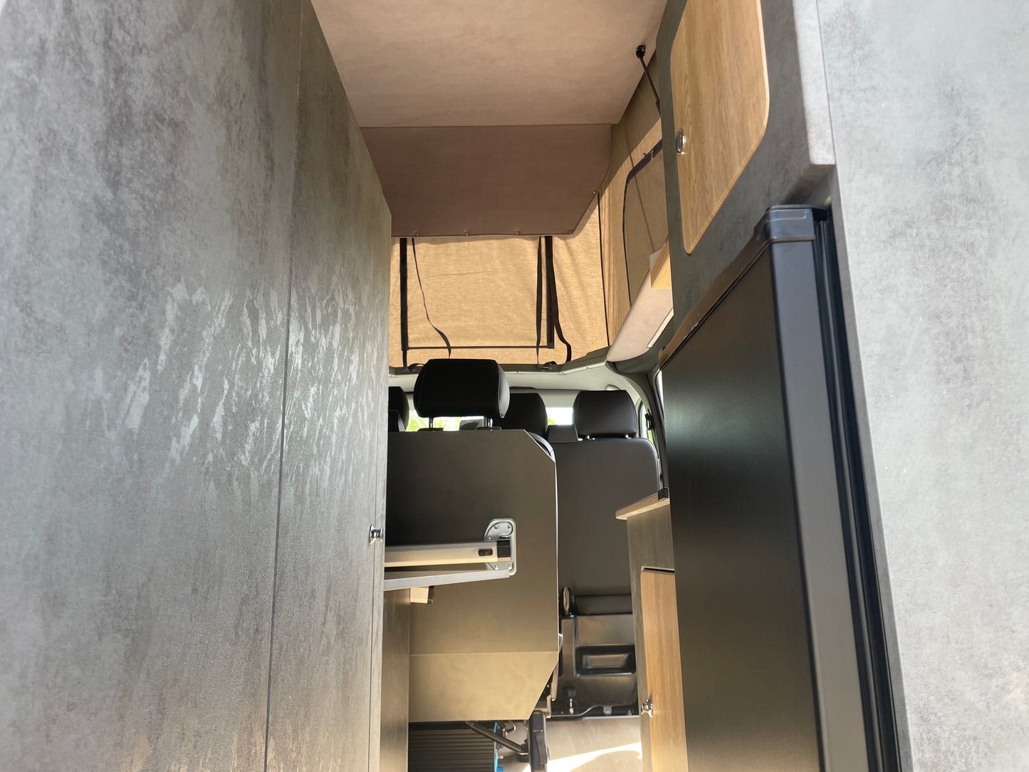 T6 Camper mit Toilette 2.0 TDI 102PS unfallfrei | Wohnmobil mit Hubdach Schlafdach, PDC, Navi, Rückfahrkamera | Campervan Umbau 5 Sitzer