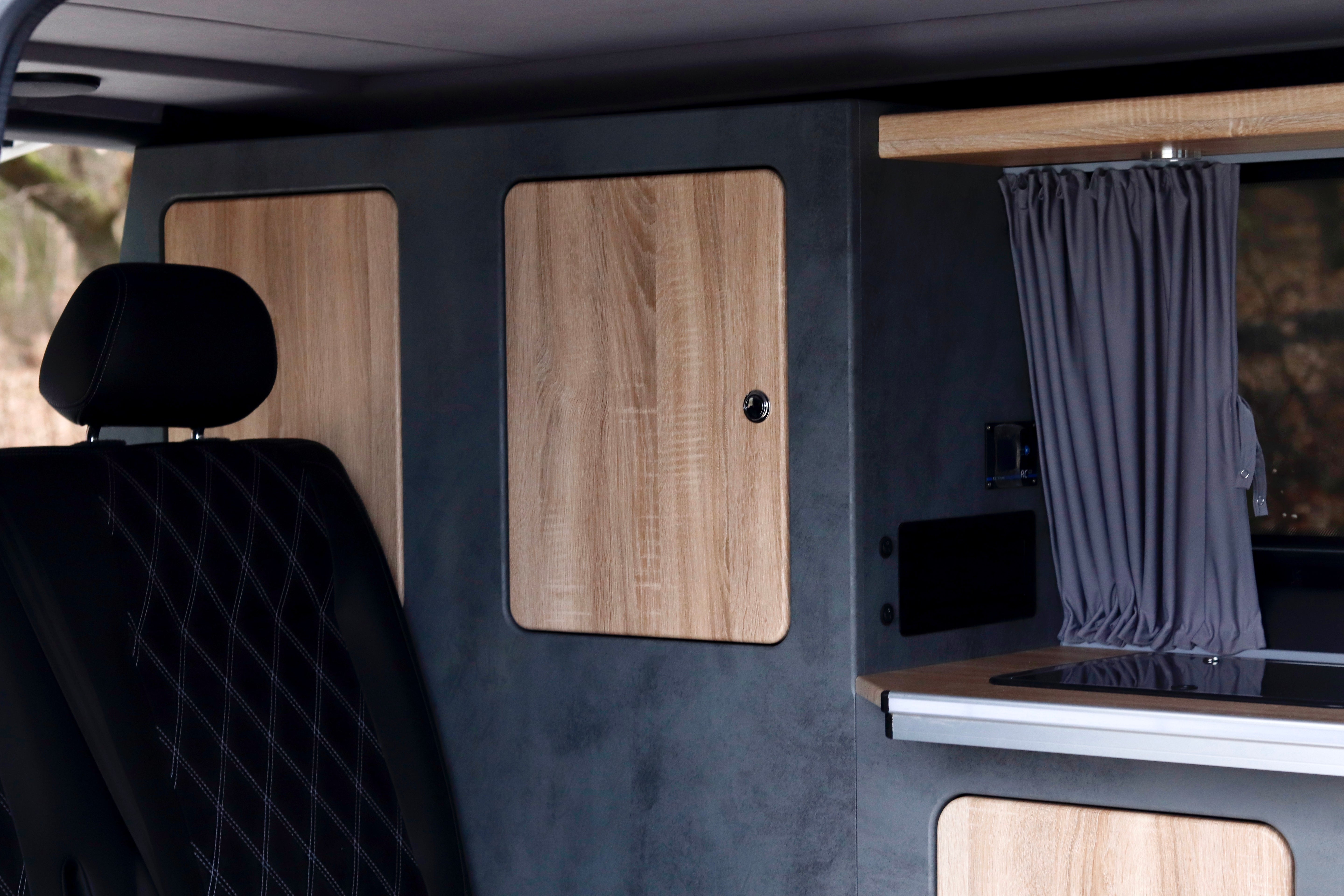 Volkswagen T6.1 Camper 2.0 TDI 150PS unfallfrei | Wohnmobil mit Hubdach Schlafdach, PDC, Anhängerkupplung, Rückfahrkamera | Campervan Umbau 5 Sitzer VW