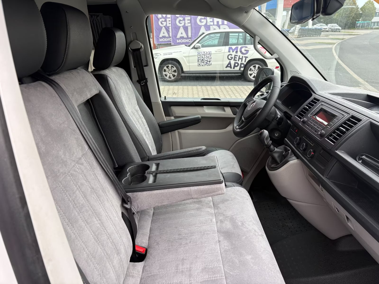Volkswagen T6 Camper 2.0 TDI 150PS Schaltgetriebe unfallfrei | Wohnmobil mit Hubdach Schlafdach, Rückfahrkamera mit PDC | Campervan Umbau 5 Sitzer | VW Bulli