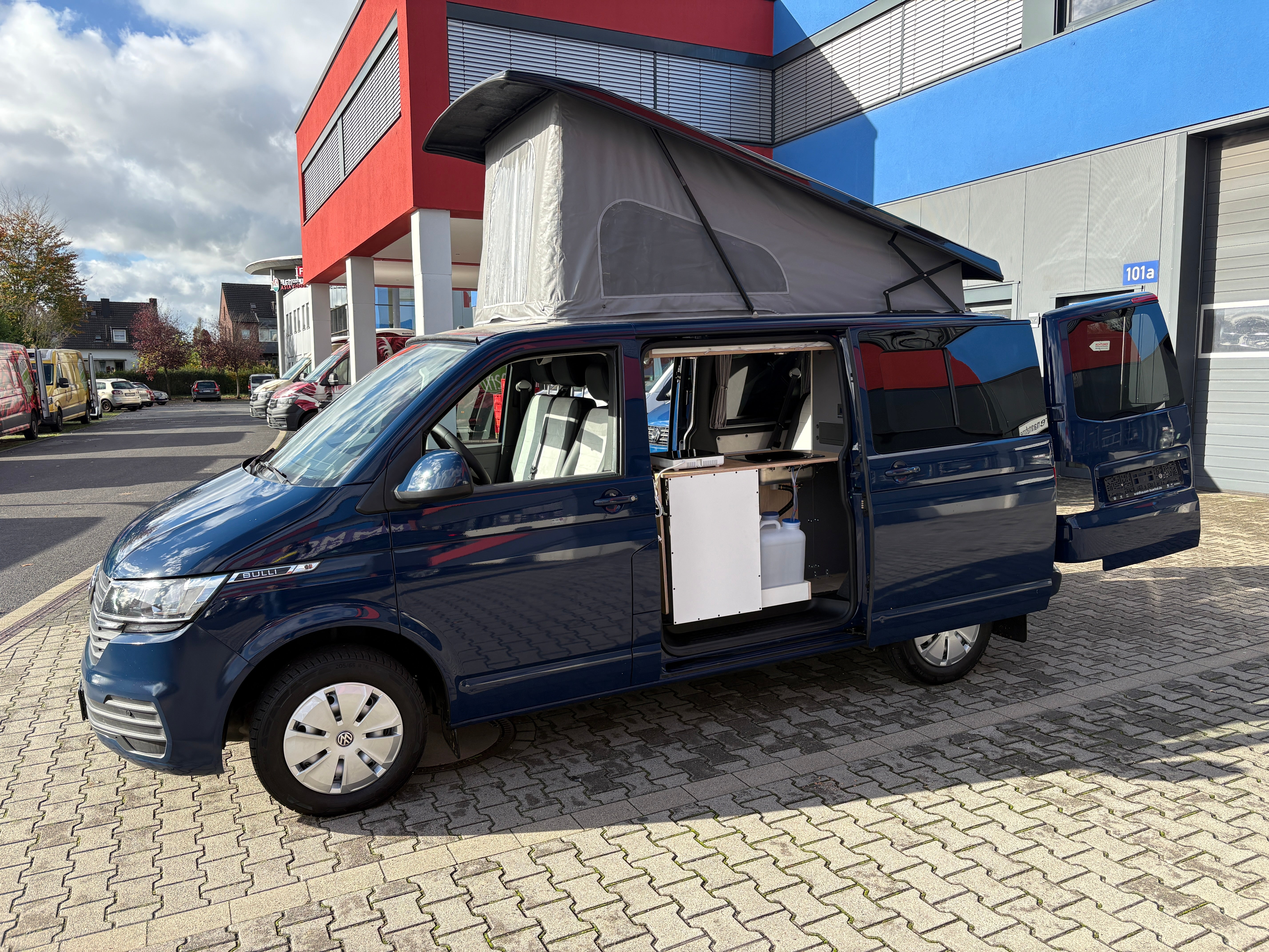 Volkswagen T6.1 Camper 2.0 TDI 110PS unfallfrei | Wohnmobil mit Hubdach Schlafdach, PDC, Navi, Rückfahrkamera | Campervan Umbau 5 Sitzer