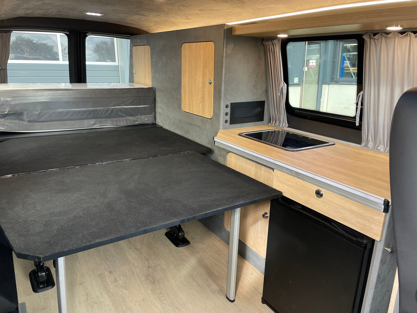 Volkswagen T6.1 Lang Camper 2.0 TDI 150PS Automatik DSG unfallfrei | Wohnmobil mit Standheizung, PDC, Navi | nur 100.000km | Campervan Umbau 5 Sitzer