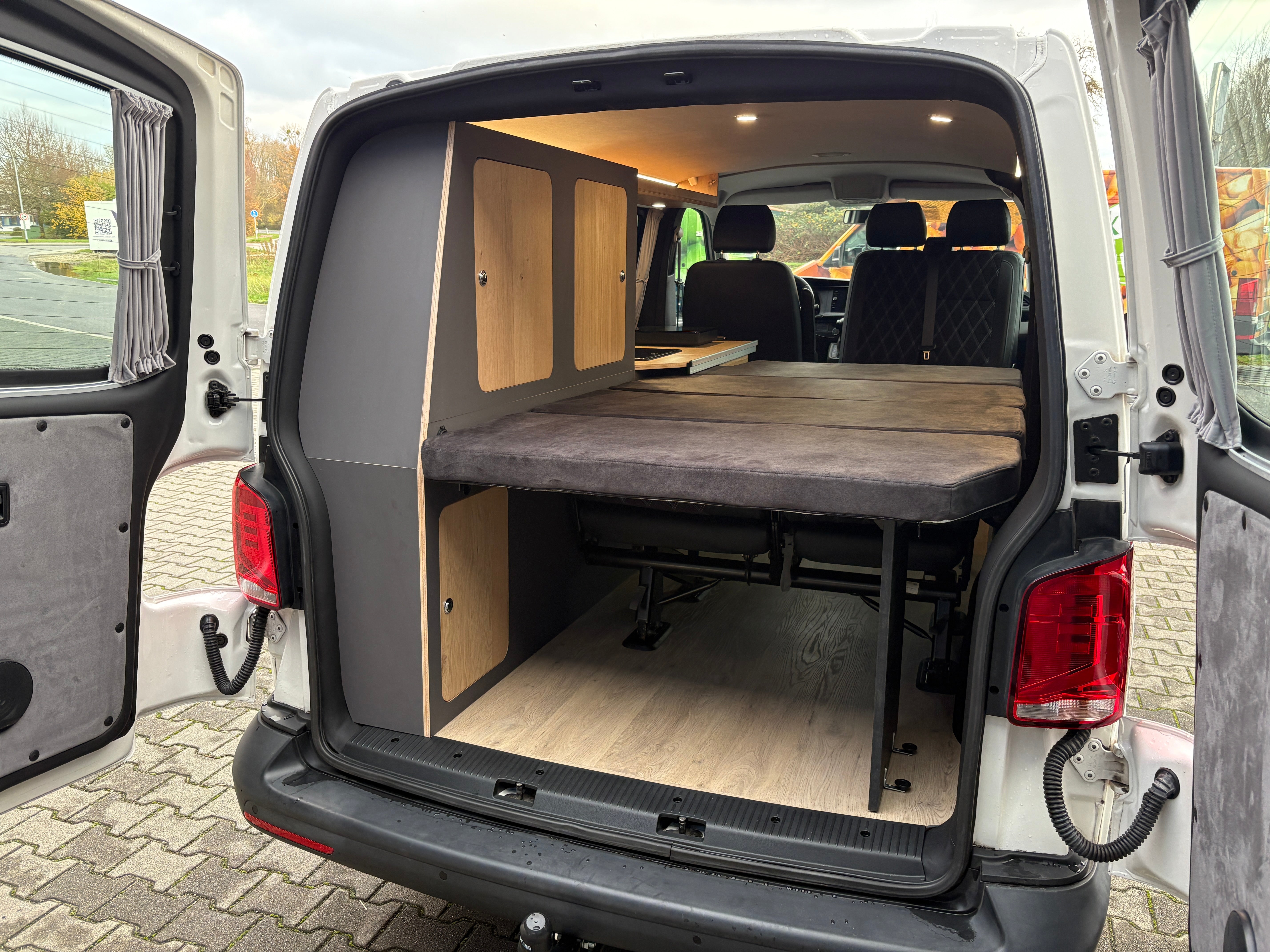 Volkswagen T6.1 Camper 2.0 TDI 150PS DSG Automatik unfallfrei | Wohnmobil mit Navi, PDC, Rückfahrkamera | Campervan Umbau 5 Sitzer | VW Bulli