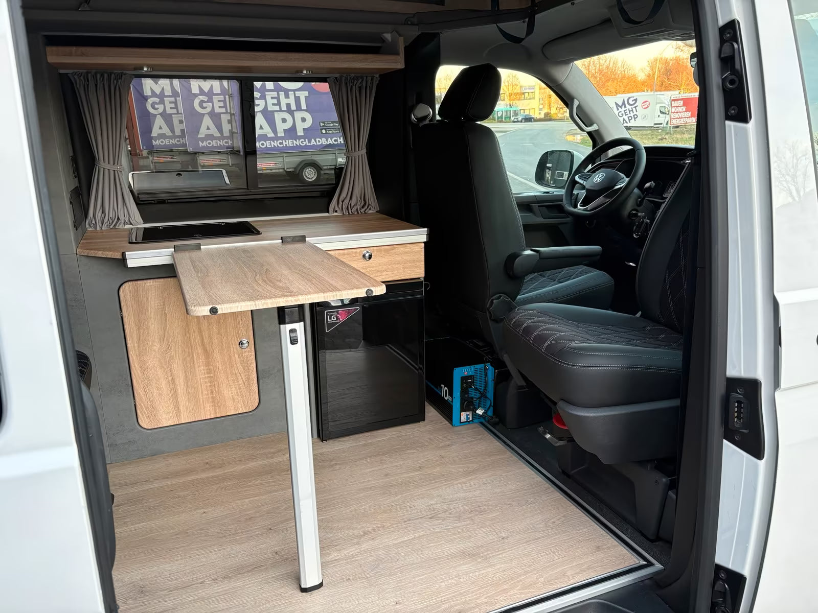 Volkswagen T6.1 Camper mit Schlafdach 2.0 TDI, 110 PS | VW Bulli Wohmobil Campervan fertiggestellt – sofort verfügbar | KM-Stand: 151.000 km, EZ: 04.2021, Weiß