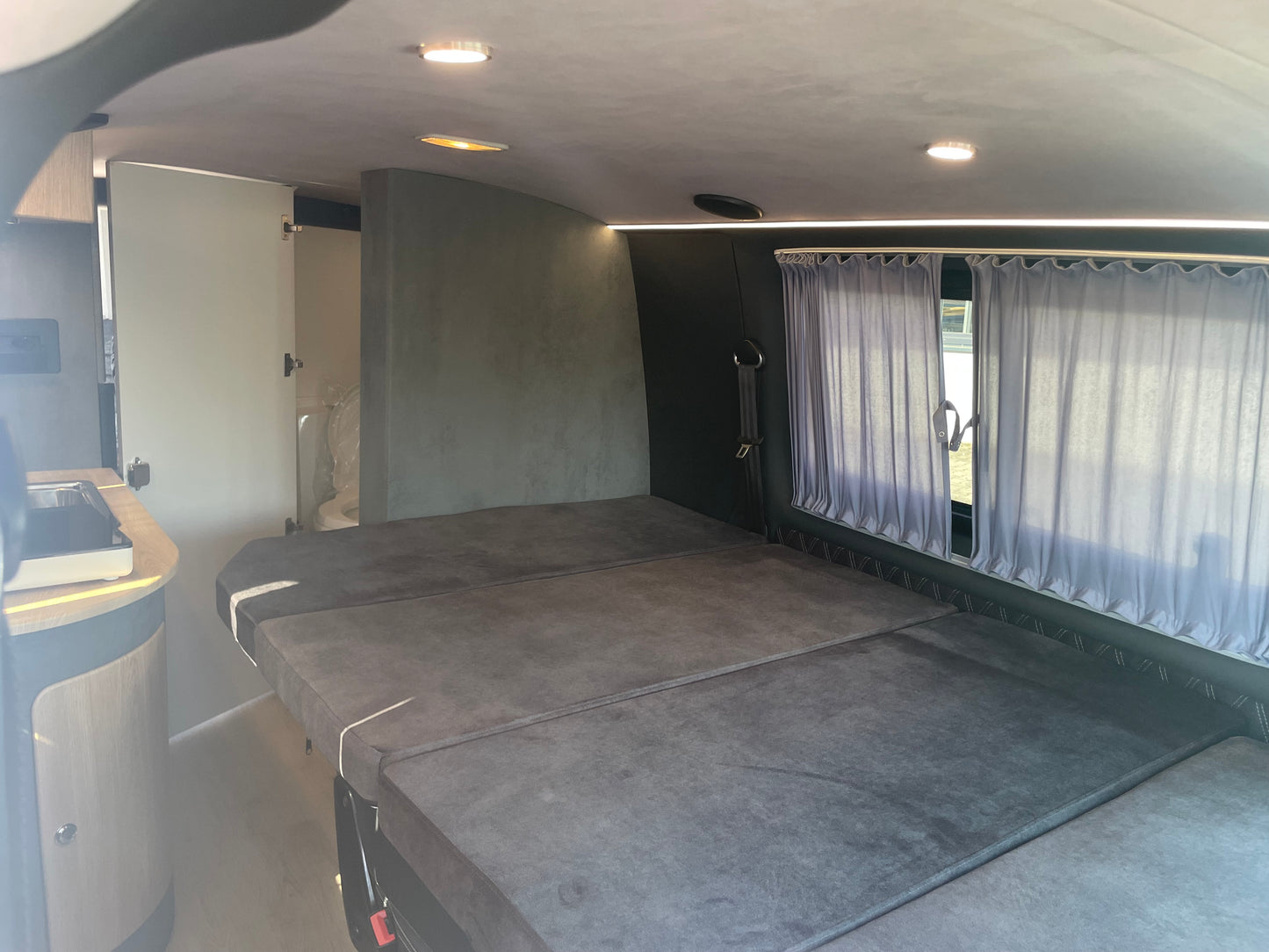 Volkswagen T6 Camper mit Toilette 2.0 TDI 150PS unfallfrei | Wohnmobil, PDC, Navi, Rückfahrkamera | Campervan Umbau 4 Sitzer