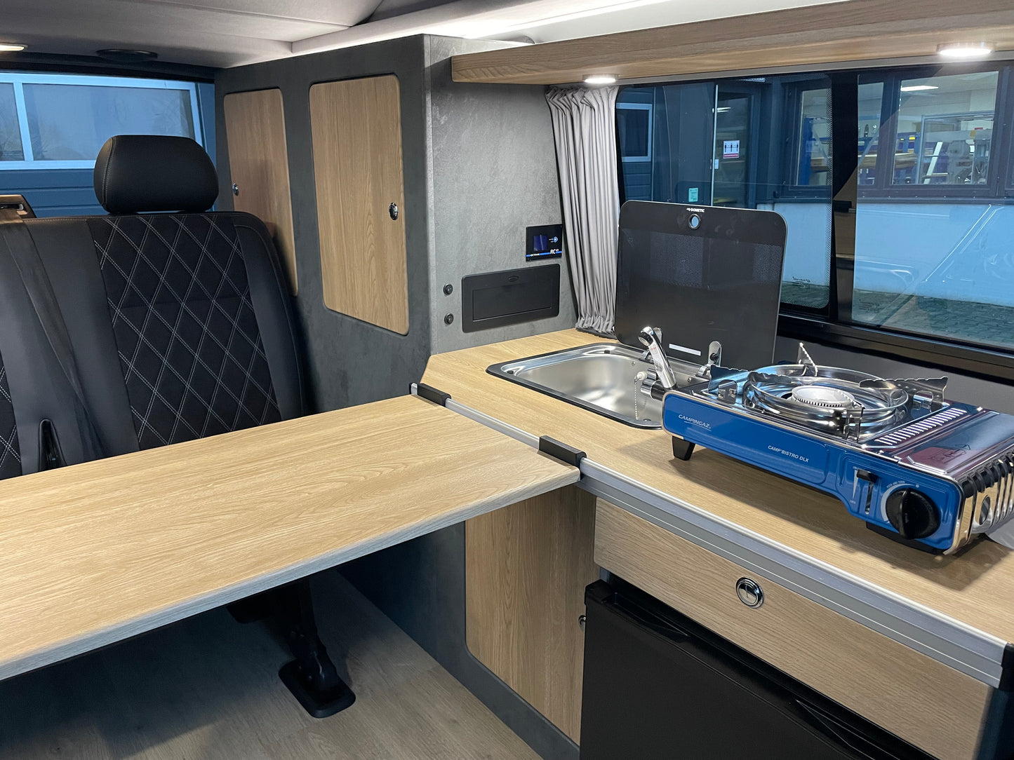 Volkswagen T6 DSG Camper 2.0 TDI 150PS unfallfrei | Wohnmobil mit Hubdach Schlafdach, PDC, Navi, Rückfahrkamera