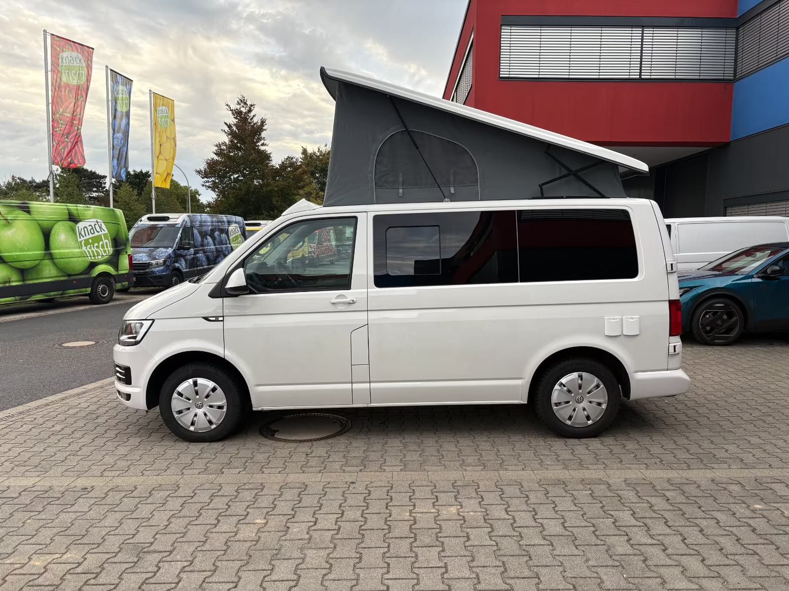 Volkswagen T6 Camper 2.0 TDI 150PS Schaltgetriebe unfallfrei | Wohnmobil mit Hubdach Schlafdach, Rückfahrkamera mit PDC | Campervan Umbau 5 Sitzer | VW Bulli