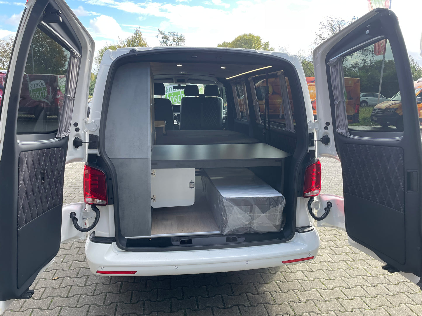 Volkswagen T6.1 Lang Camper 2.0 TDI 150PS Automatik DSG unfallfrei | Wohnmobil mit Standheizung, PDC, Navi | nur 100.000km | Campervan Umbau 5 Sitzer