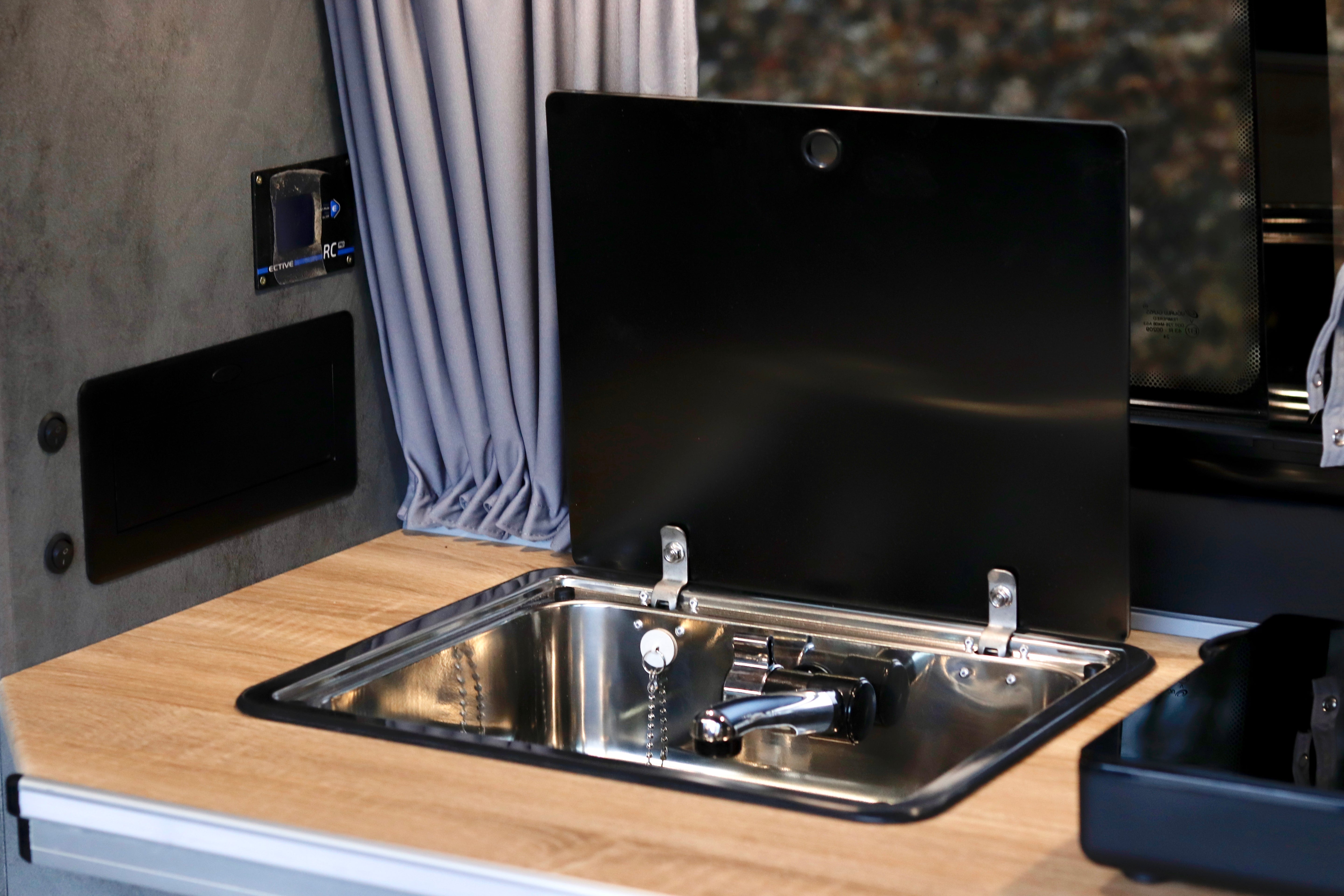 Volkswagen T6.1 Camper 2.0 TDI 150PS unfallfrei | Wohnmobil mit Hubdach Schlafdach, PDC, Anhängerkupplung, Rückfahrkamera | Campervan Umbau 5 Sitzer VW