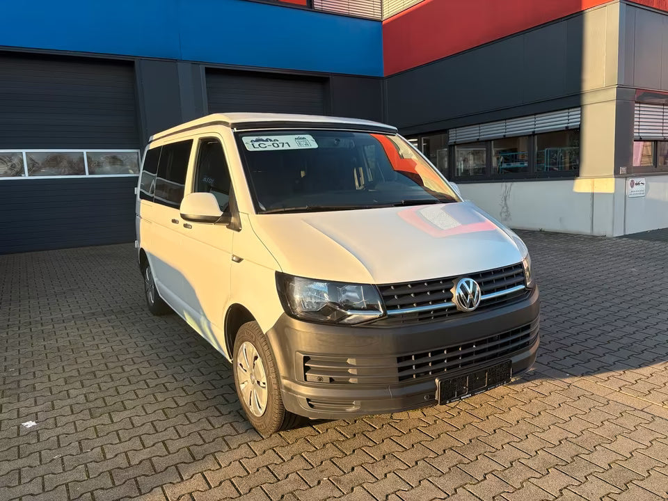 Volkswagen T6 Camper 2.0 TDI 114PS unfallfrei | Wohnmobil mit Hubdach Schlafdach, PDC, Anhängerkupplung, Rückfahrkamera | Campervan Umbau 5 Sitzer VW