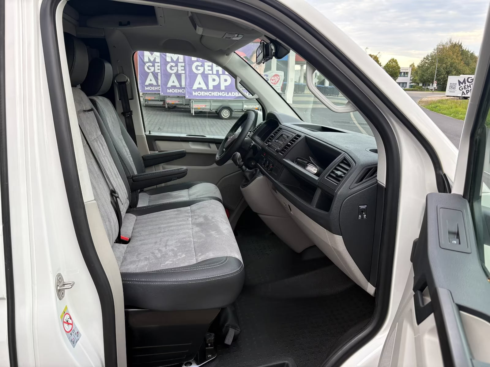 Volkswagen T6 Camper 2.0 TDI 150PS Schaltgetriebe unfallfrei | Wohnmobil mit Hubdach Schlafdach, Rückfahrkamera mit PDC | Campervan Umbau 5 Sitzer | VW Bulli