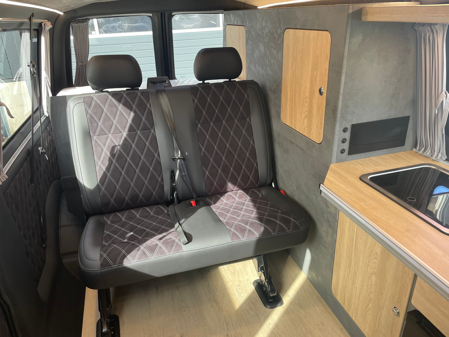 Volkswagen T6.1 Lang Camper 2.0 TDI 150PS Automatik DSG unfallfrei | Wohnmobil mit Standheizung, PDC, Navi | nur 100.000km | Campervan Umbau 5 Sitzer