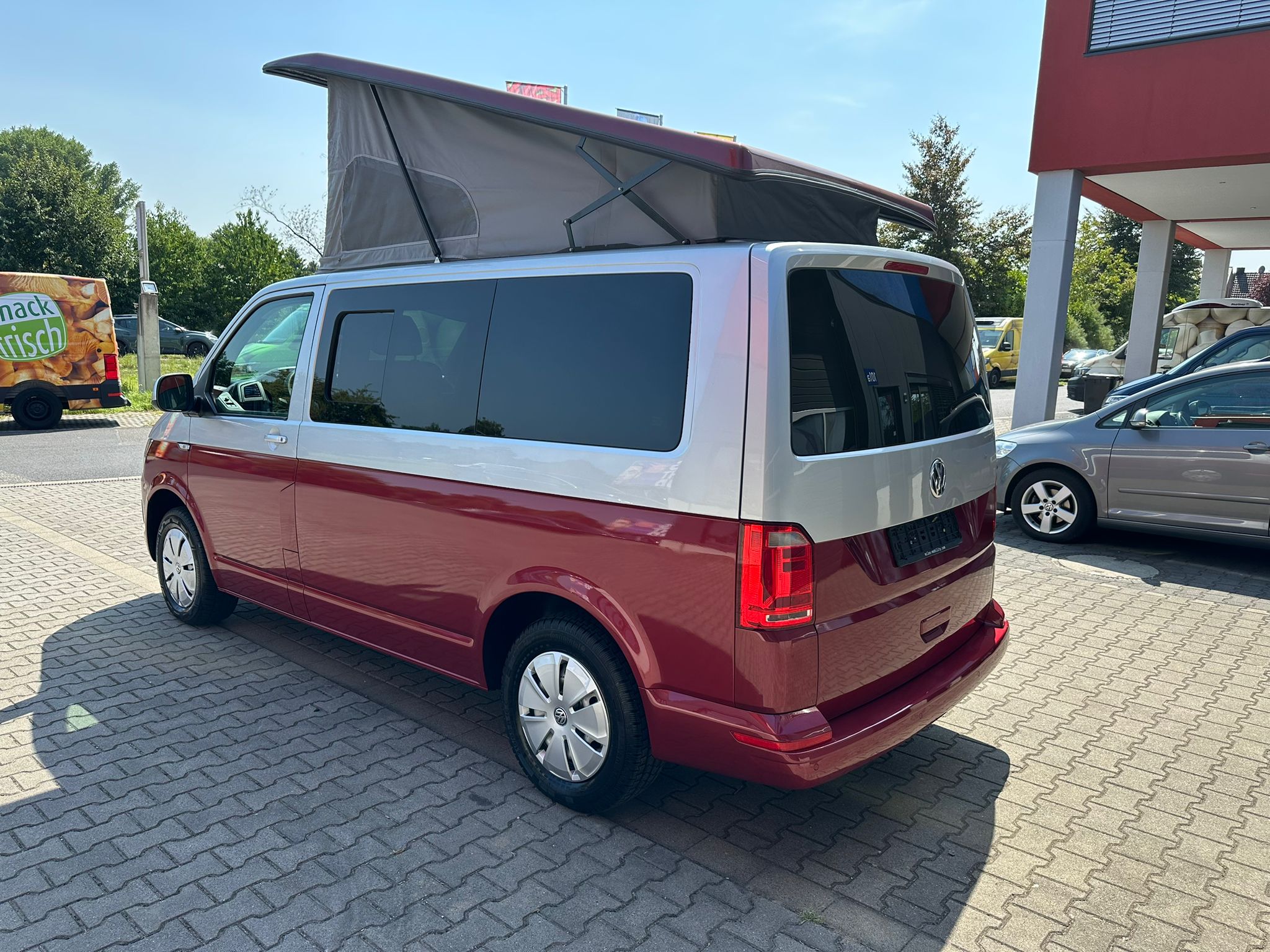 Volkswagen T6 Camper 2.0 TDI 102PS unfallfrei | Wohnmobil mit Hubdach Schlafdach, PDC, Navi, Rückfahrkamera | Campervan Umbau 5 Sitzer | VW