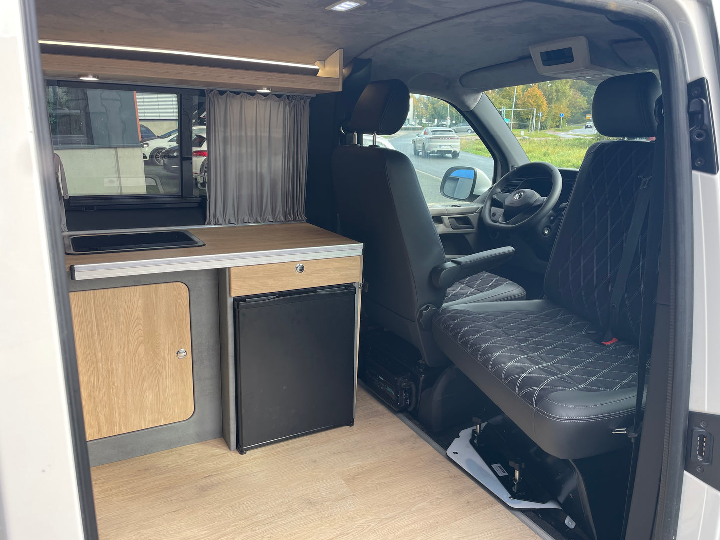Volkswagen T6.1 Lang Camper 2.0 TDI 150PS Automatik DSG unfallfrei | Wohnmobil mit Standheizung, PDC, Navi | nur 100.000km | Campervan Umbau 5 Sitzer