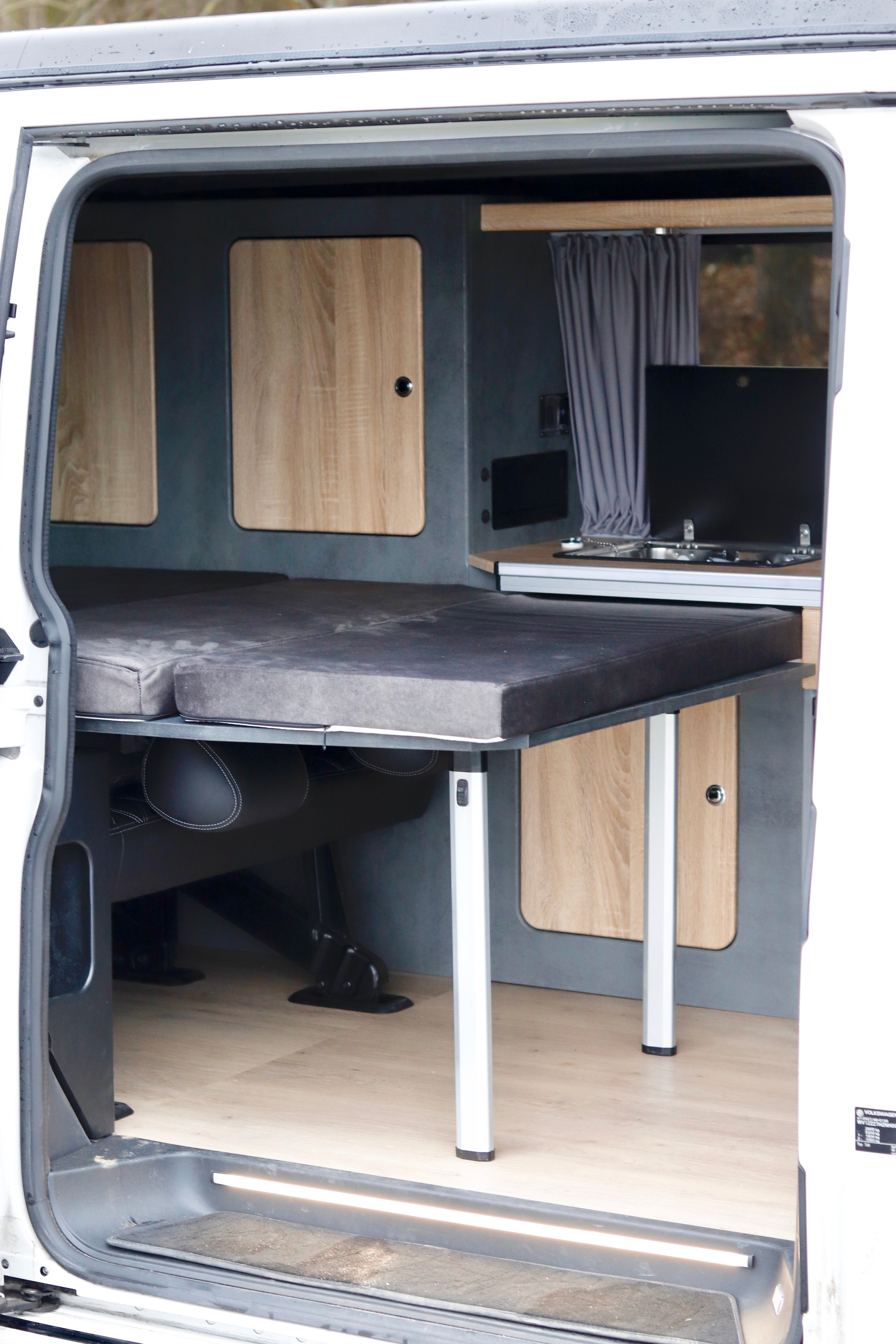 Volkswagen T6.1 Camper 2.0 TDI 150PS unfallfrei | Wohnmobil mit Hubdach Schlafdach, PDC, Anhängerkupplung, Rückfahrkamera | Campervan Umbau 5 Sitzer VW