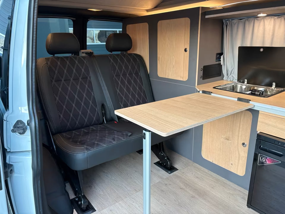 Volkswagen T6 Camper 2.0 TDI 114PS unfallfrei | Wohnmobil mit Hubdach Schlafdach, PDC, Anhängerkupplung, Rückfahrkamera | Campervan Umbau 5 Sitzer VW