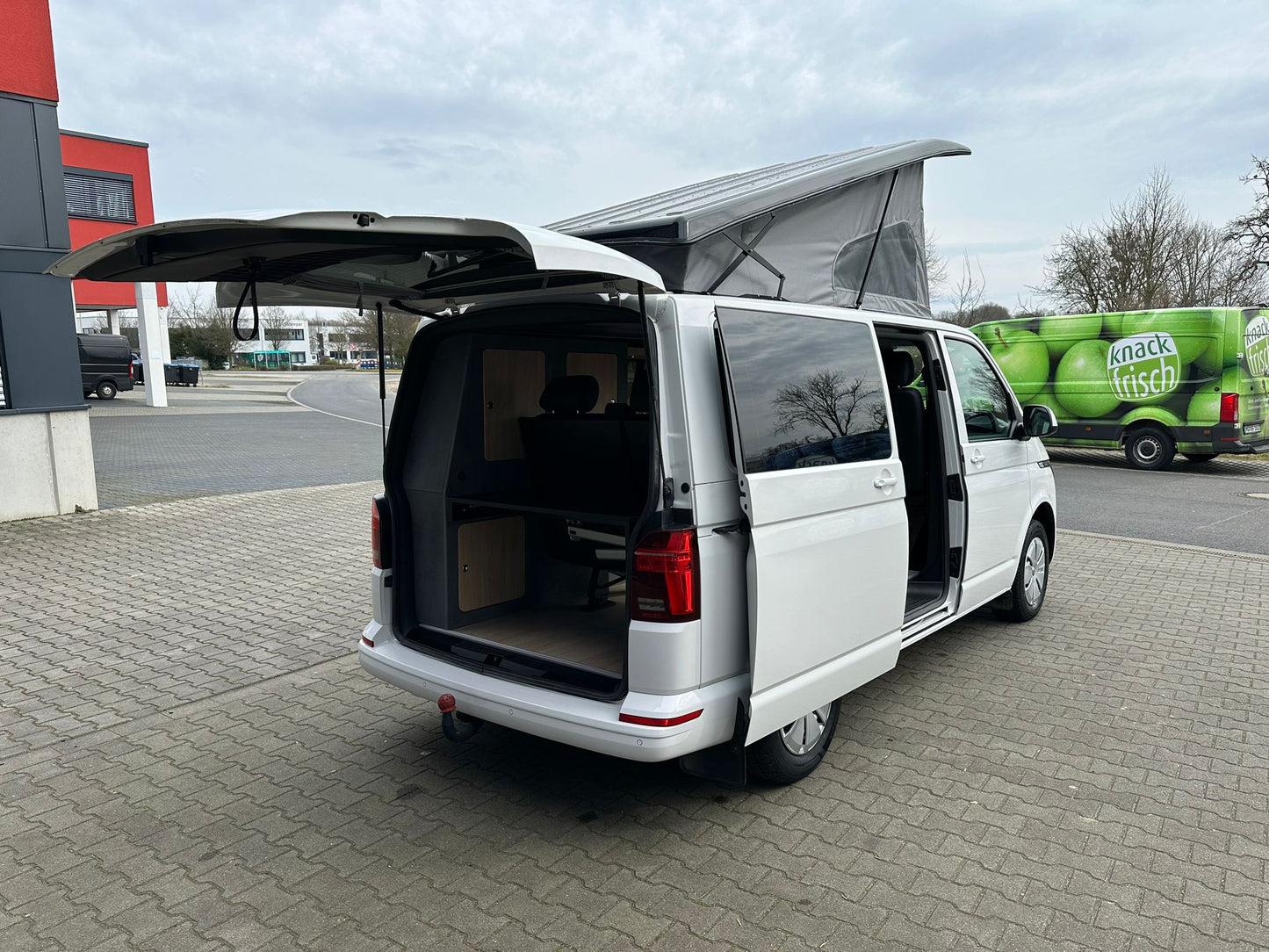 Volkswagen T6.1 Camper 2.0 TDI 150PS unfallfrei | Wohnmobil mit Hubdach Schlafdach, PDC, Navi, Rückfahrkamera | Campervan Umbau 5 Sitzer