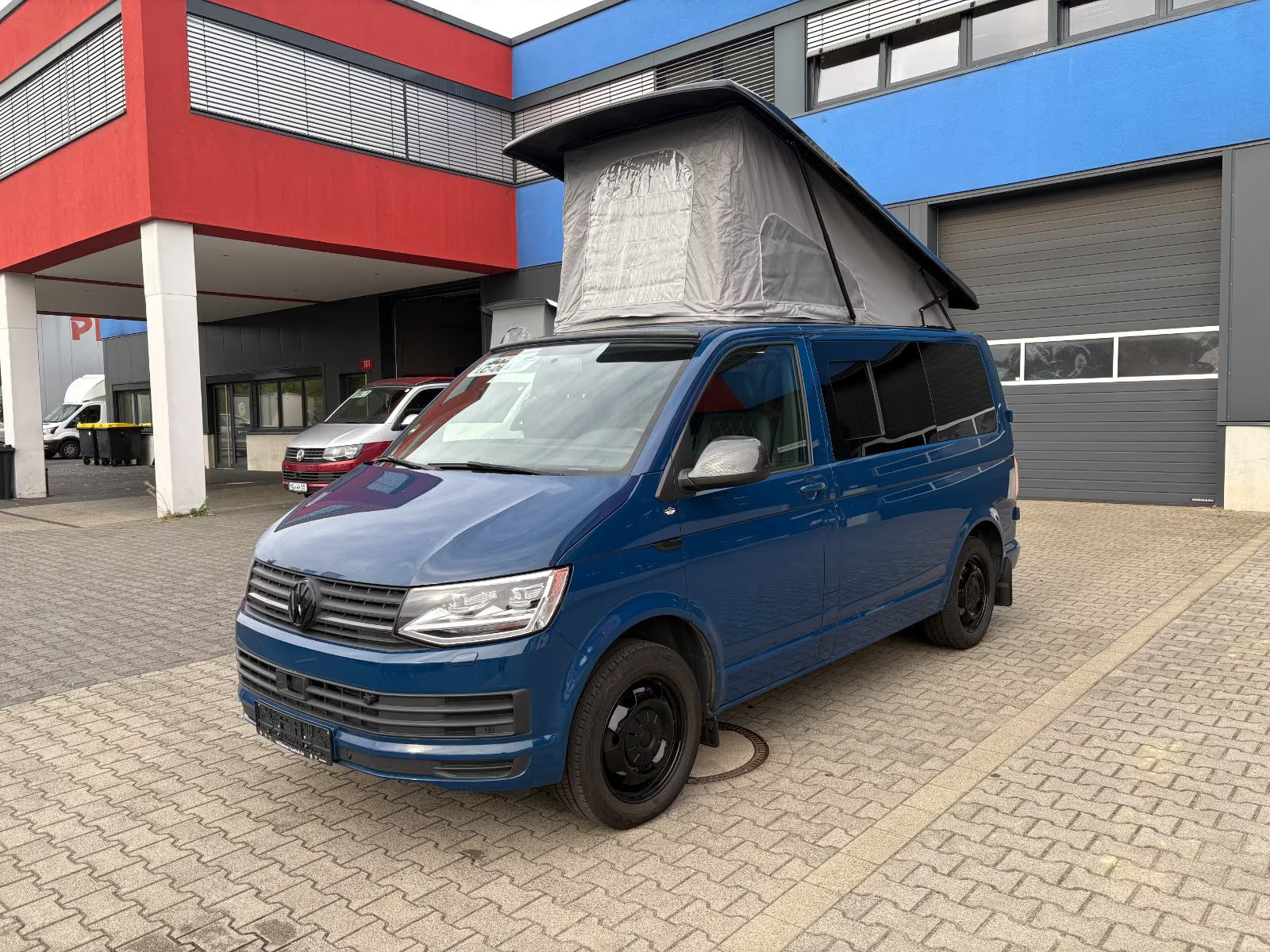 Volkswagen T6 Camper 2.0 TDI DSG Automatik 150PS unfallfrei | Wohnmobil mit Hubdach Schlafdach Standheizung, Rückfahrkamera mit PDC | Campervan Umbau 5 Sitzer | VW Bulli