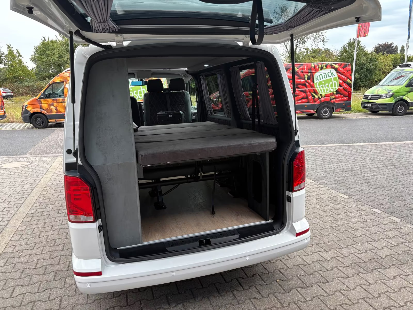 Volkswagen T6.1 Camper 2.0 TDI 150PS unfallfrei | Wohnmobil mit Hubdach Schlafdach, PDC, Rückfahrkamera | Campervan Umbau 5 Sitzer | VW
