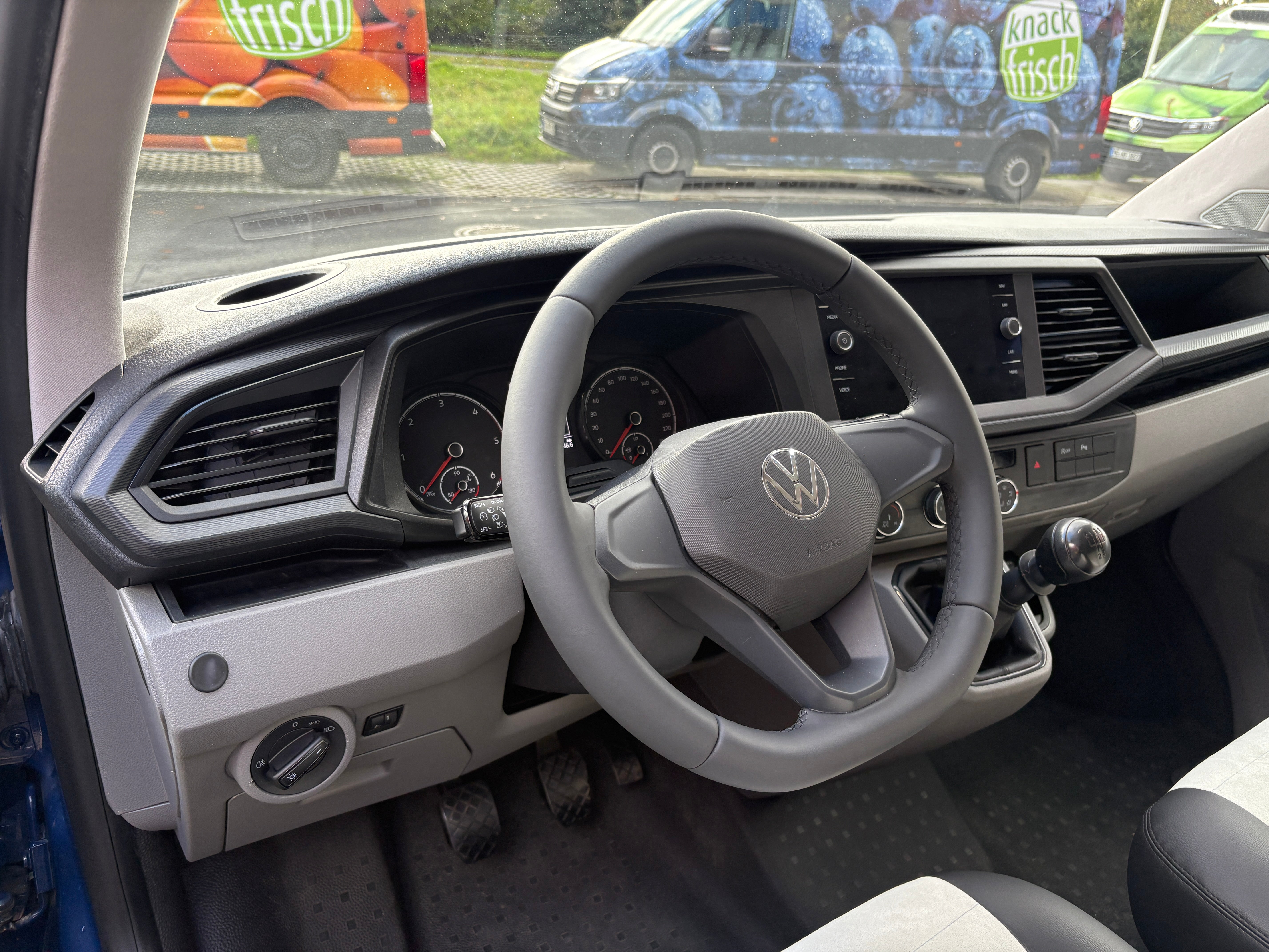 Volkswagen T6.1 Camper 2.0 TDI 110PS unfallfrei | Wohnmobil mit Hubdach Schlafdach, PDC, Navi, Rückfahrkamera | Campervan Umbau 5 Sitzer