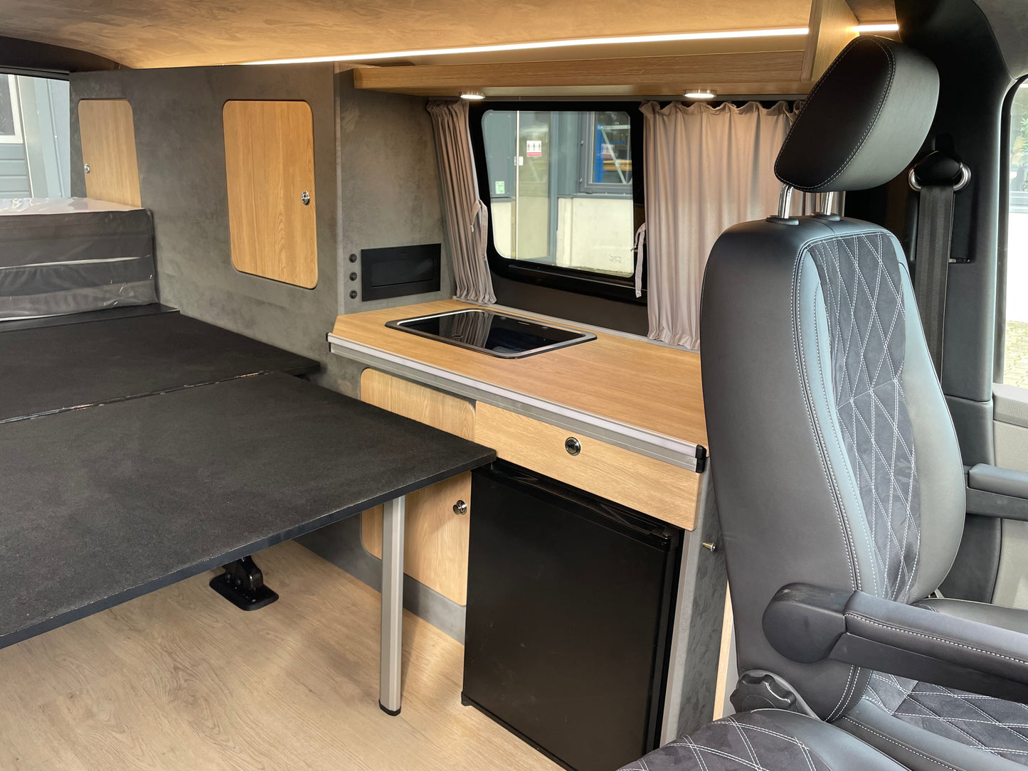 Volkswagen T6.1 Lang Camper 2.0 TDI 150PS Automatik DSG unfallfrei | Wohnmobil mit Standheizung, PDC, Navi | nur 100.000km | Campervan Umbau 5 Sitzer