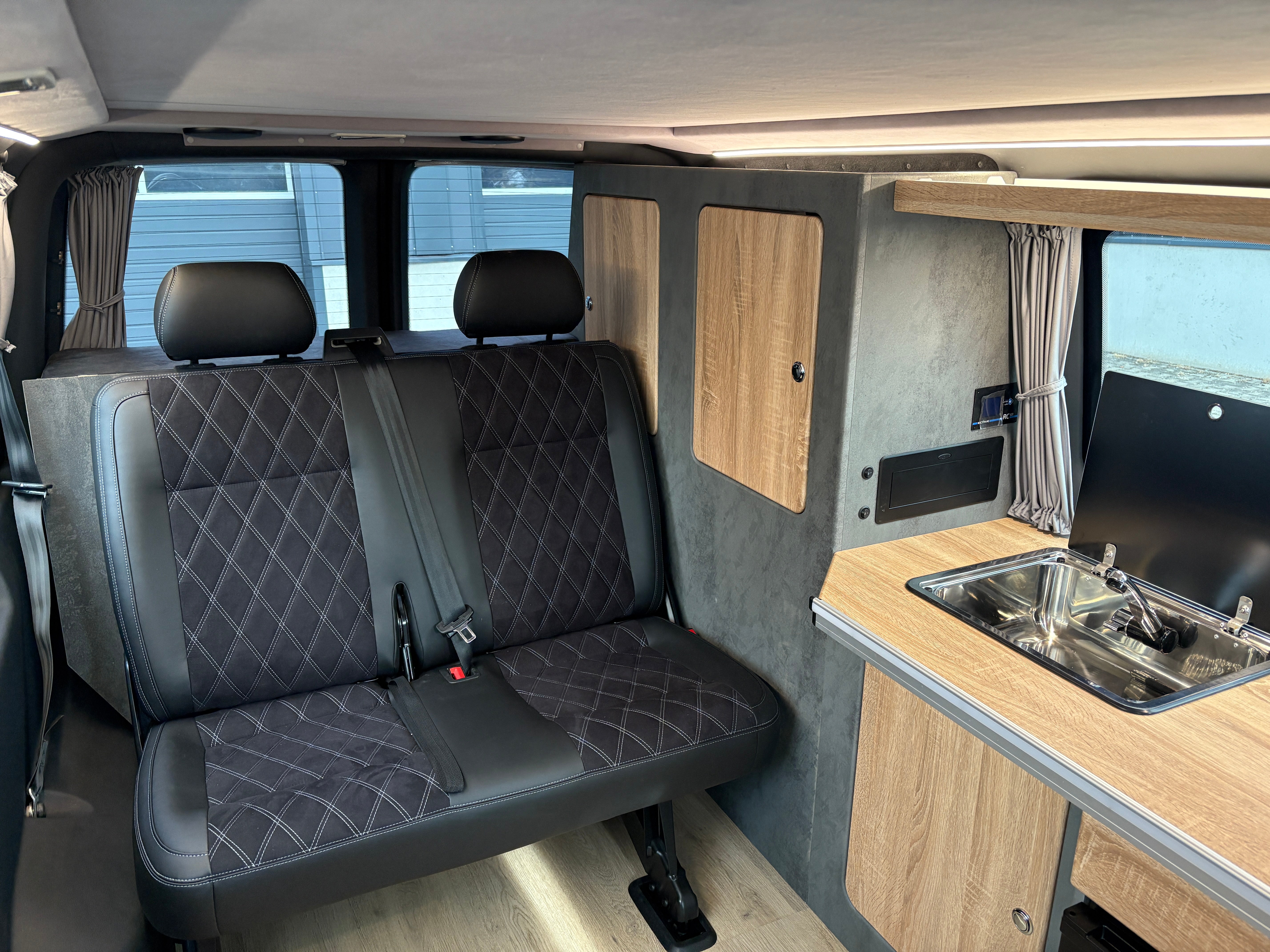 Volkswagen T6 Camper 2.0 TDI DSG Automatik 150PS unfallfrei | Wohnmobil mit Hubdach Schlafdach Standheizung, Rückfahrkamera mit PDC | Campervan Umbau 5 Sitzer | VW Bulli