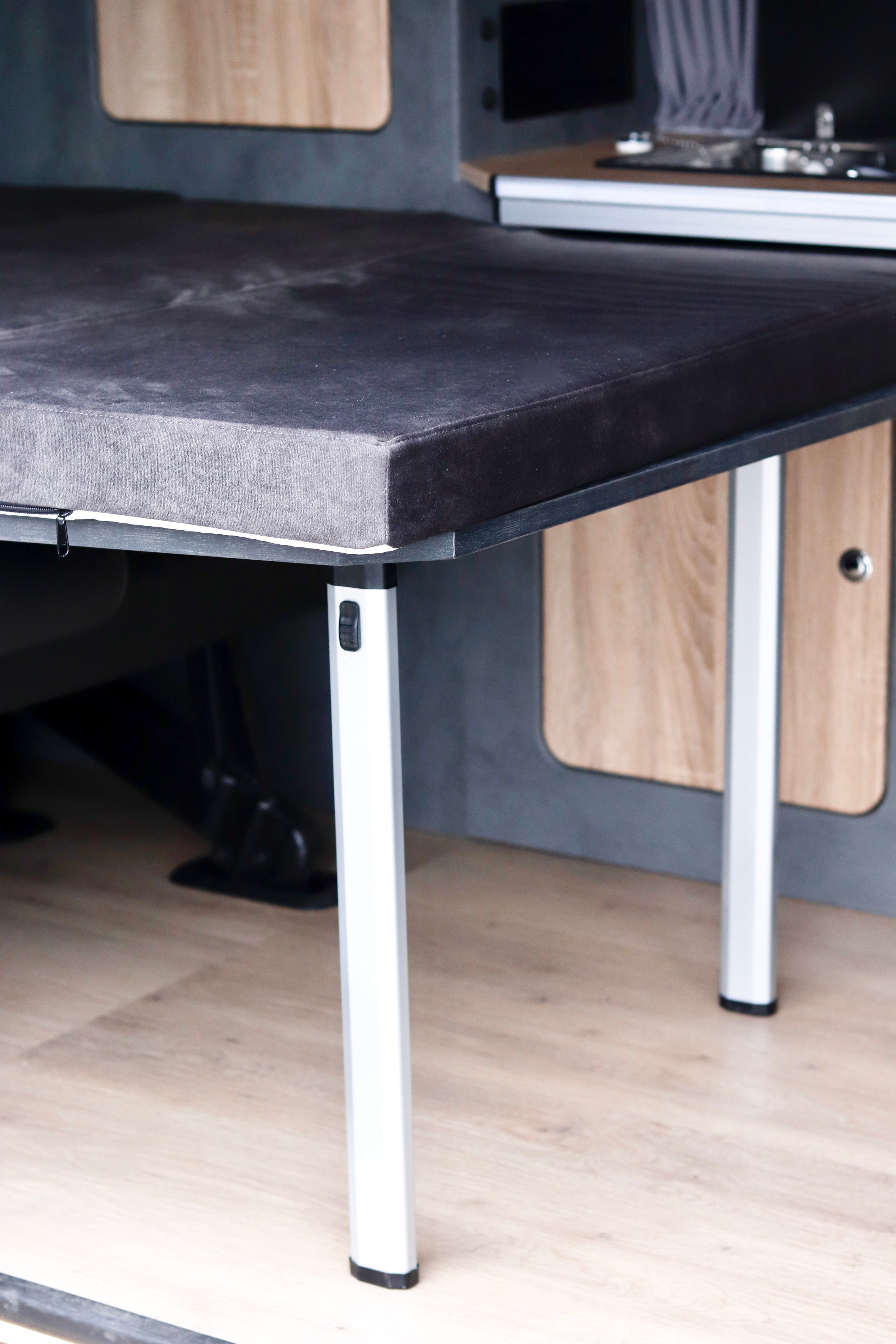 Volkswagen T6.1 Camper 2.0 TDI 150PS unfallfrei | Wohnmobil mit Hubdach Schlafdach, PDC, Anhängerkupplung, Rückfahrkamera | Campervan Umbau 5 Sitzer VW