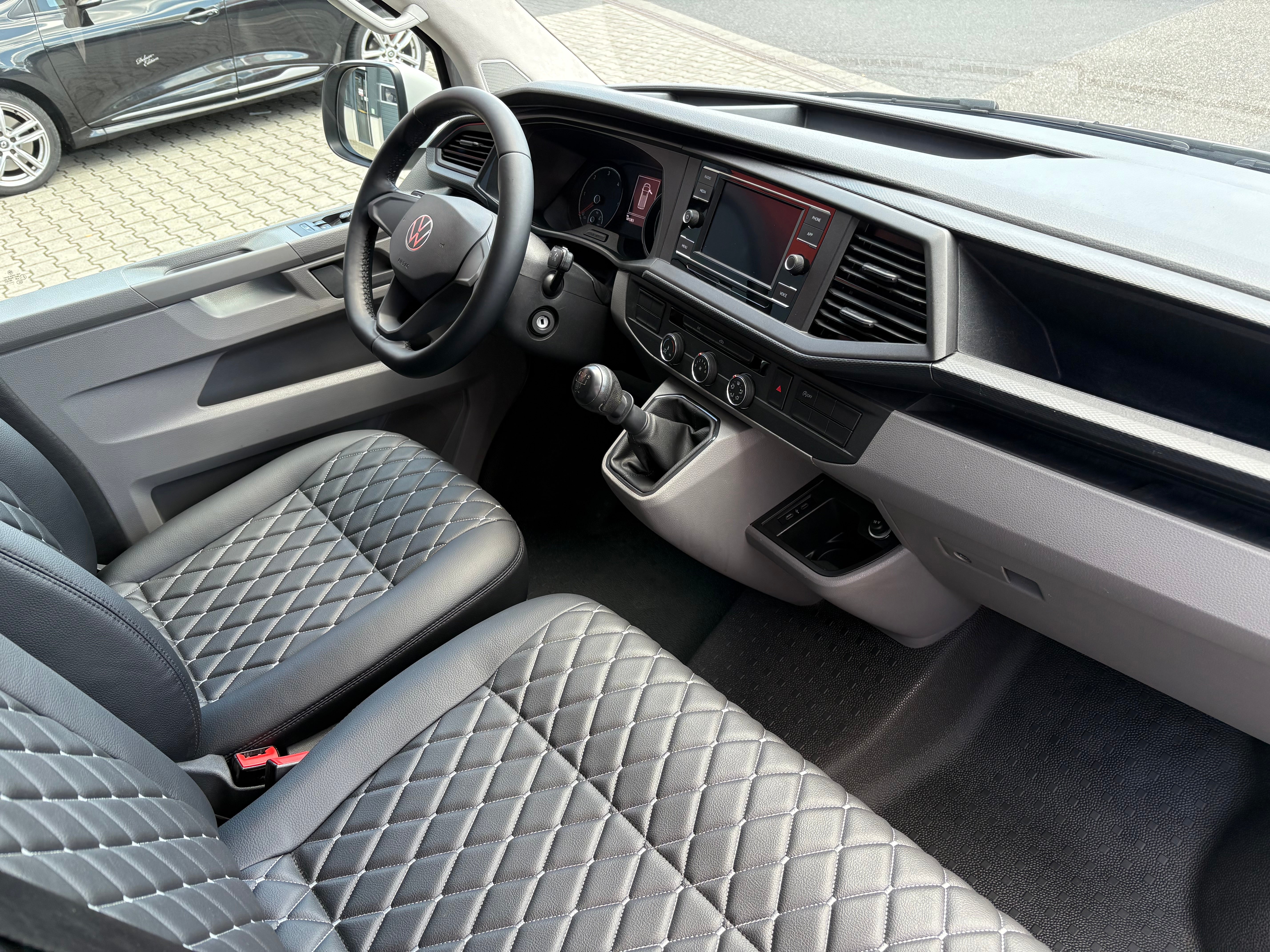 Volkswagen T6.1 Camper 2.0 TDI 110PS Schaltgetriebe unfallfrei | Wohnmobil mit PDC, Rückfahrkamera | Campervan Umbau 5 Sitzer | VW