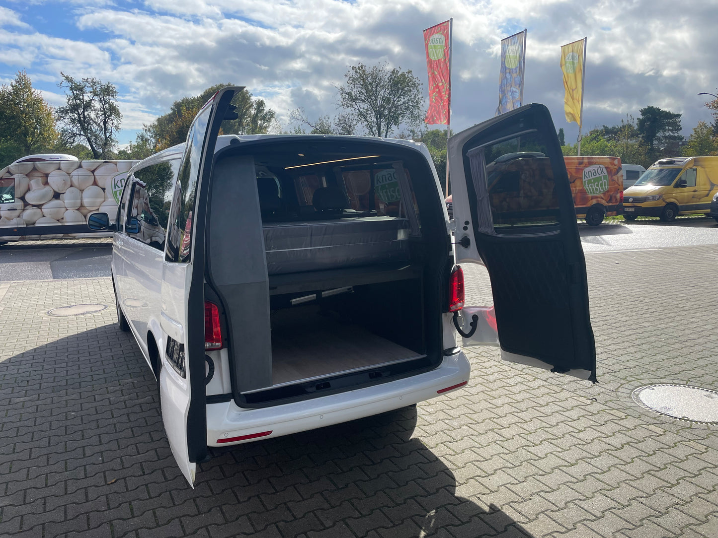 Volkswagen T6.1 Lang Camper 2.0 TDI 150PS Automatik DSG unfallfrei | Wohnmobil mit Standheizung, PDC, Navi | nur 100.000km | Campervan Umbau 5 Sitzer