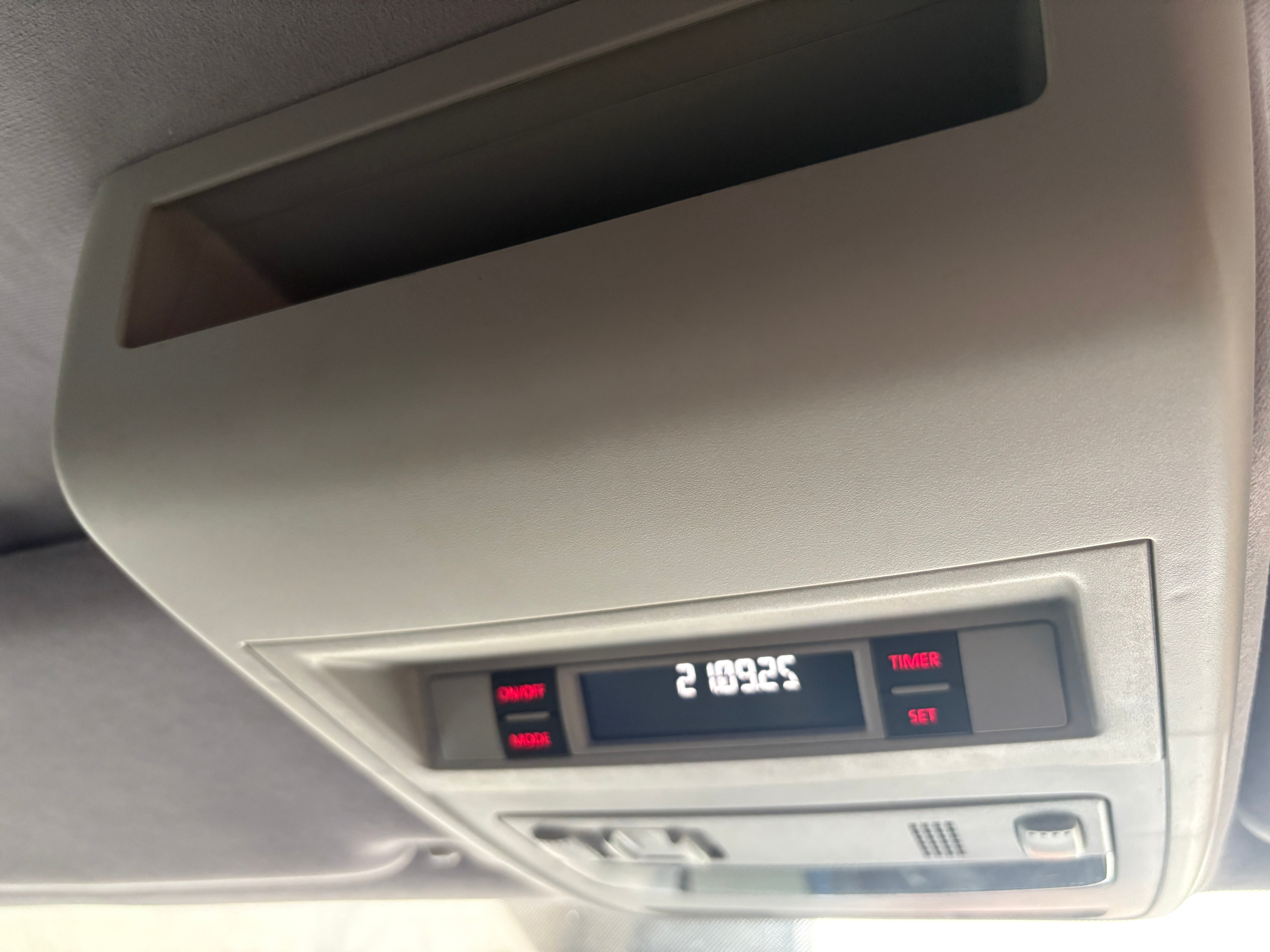 Volkswagen T6 Camper 2.0 TDI DSG Automatik 150PS unfallfrei | Wohnmobil mit Hubdach Schlafdach Standheizung, Rückfahrkamera mit PDC | Campervan Umbau 5 Sitzer | VW Bulli