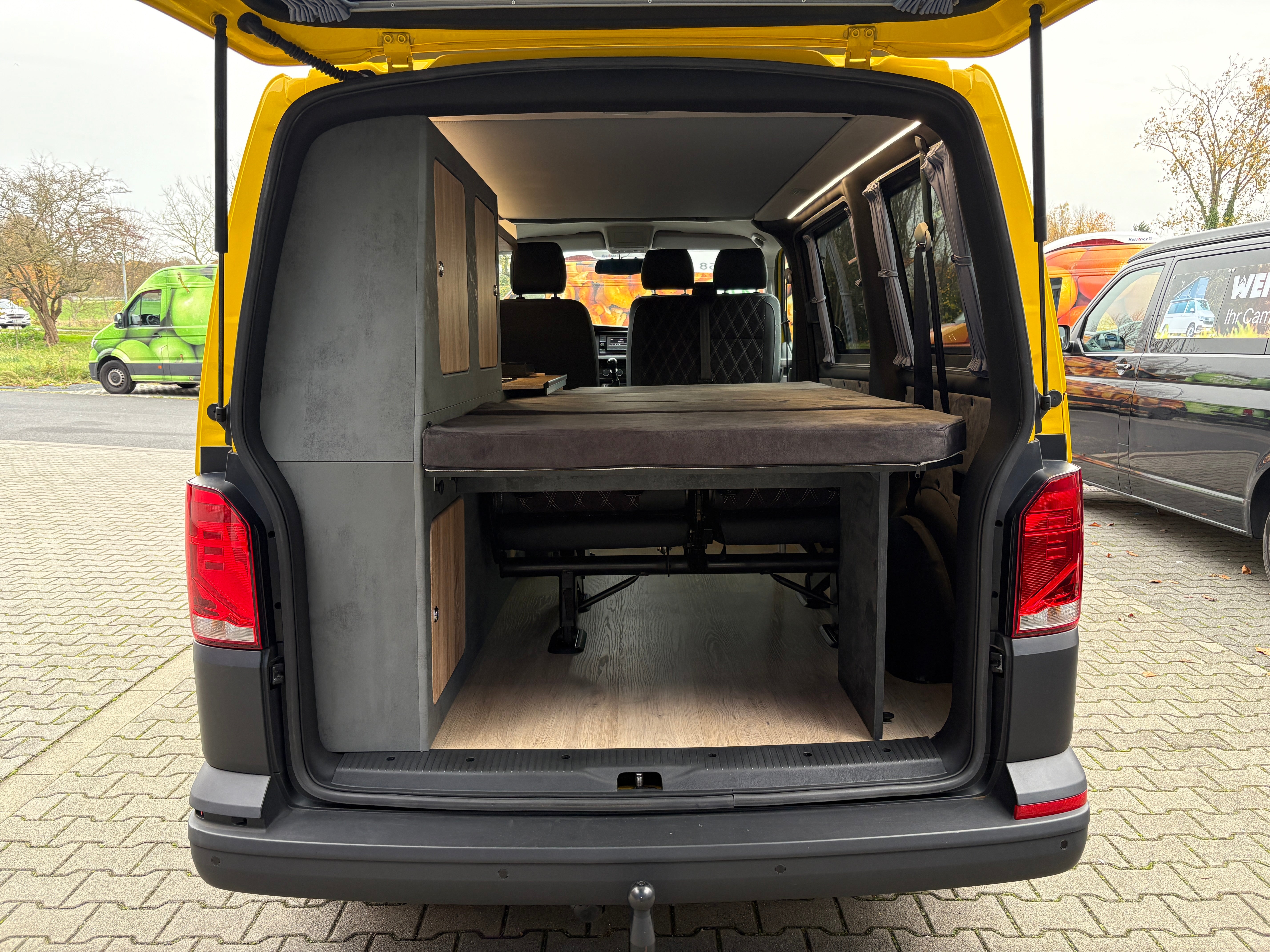 Volkswagen T6.1 Camper 2.0 TDI 110PS unfallfrei | Wohnmobil mit Hubdach Schlafdach, PDC, Anhängerkupplung, Rückfahrkamera | Campervan Umbau 5 Sitzer VW