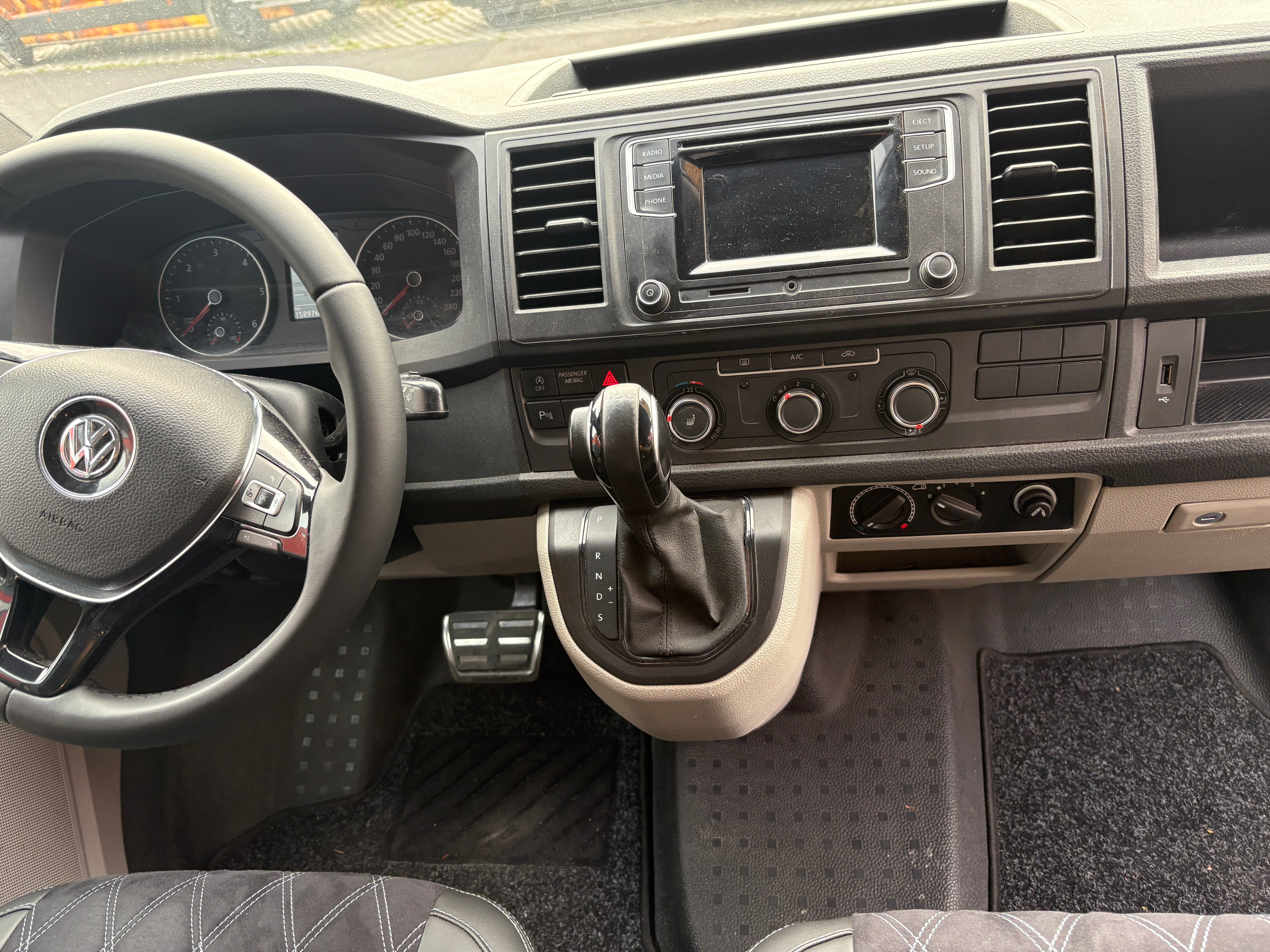 Volkswagen T6 Camper 2.0 TDI DSG Automatik 150PS unfallfrei | Wohnmobil mit Hubdach Schlafdach Standheizung, Rückfahrkamera mit PDC | Campervan Umbau 5 Sitzer | VW Bulli