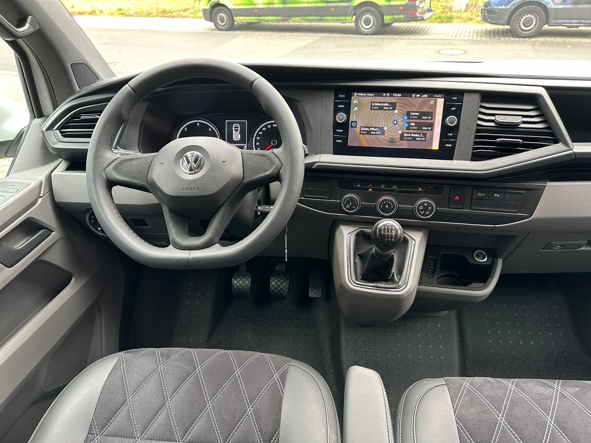 Volkswagen T6.1 Camper 2.0 TDI 150PS unfallfrei | Wohnmobil mit Hubdach Schlafdach, PDC, Navi, Rückfahrkamera | Campervan Umbau 5 Sitzer