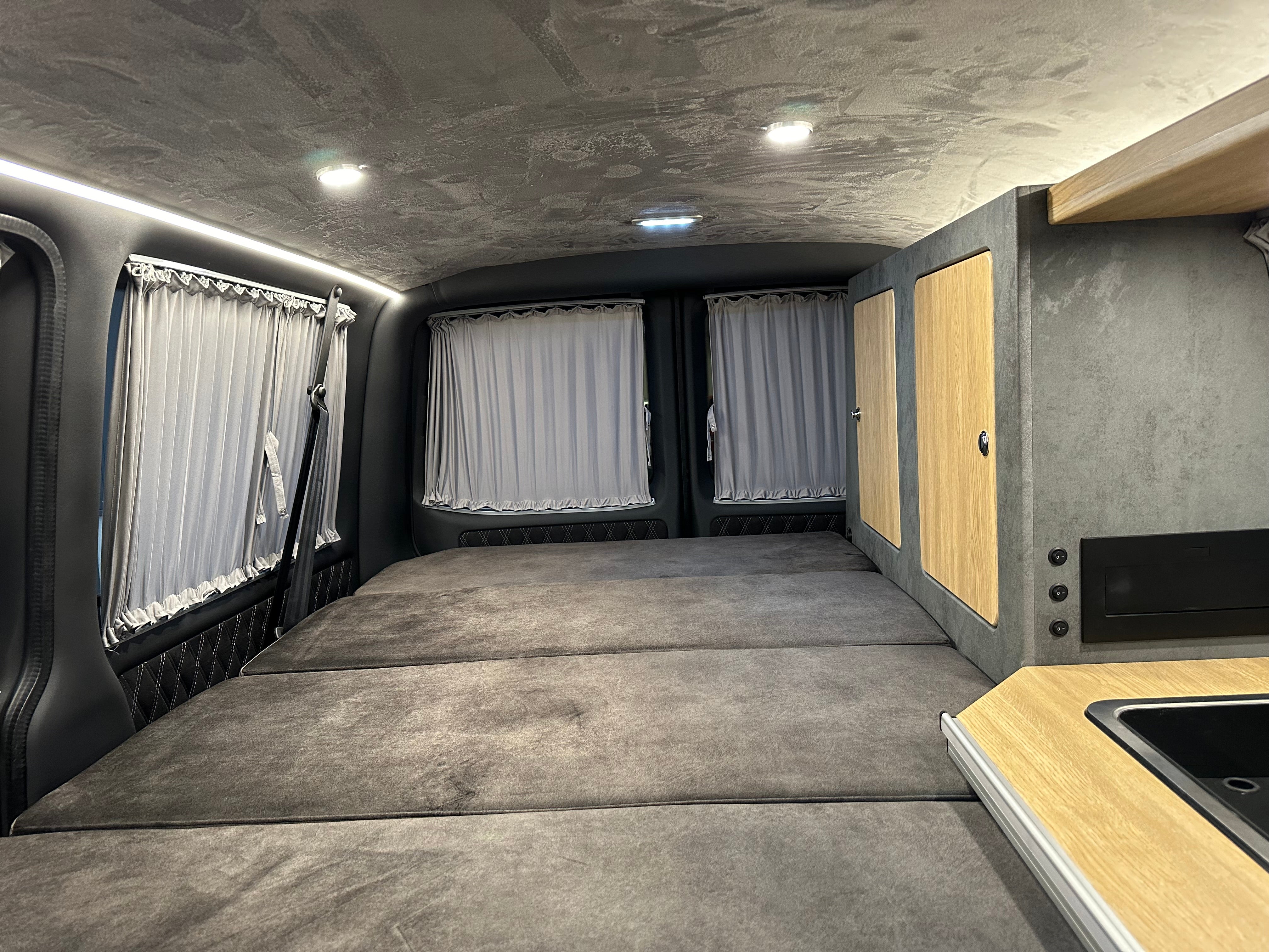 Volkswagen T6.1 Camper 2.0 TDI 110PS unfallfrei | Wohnmobil mit Navi, PDC, Rückfahrkamera | Campervan Umbau 5 Sitzer Leder