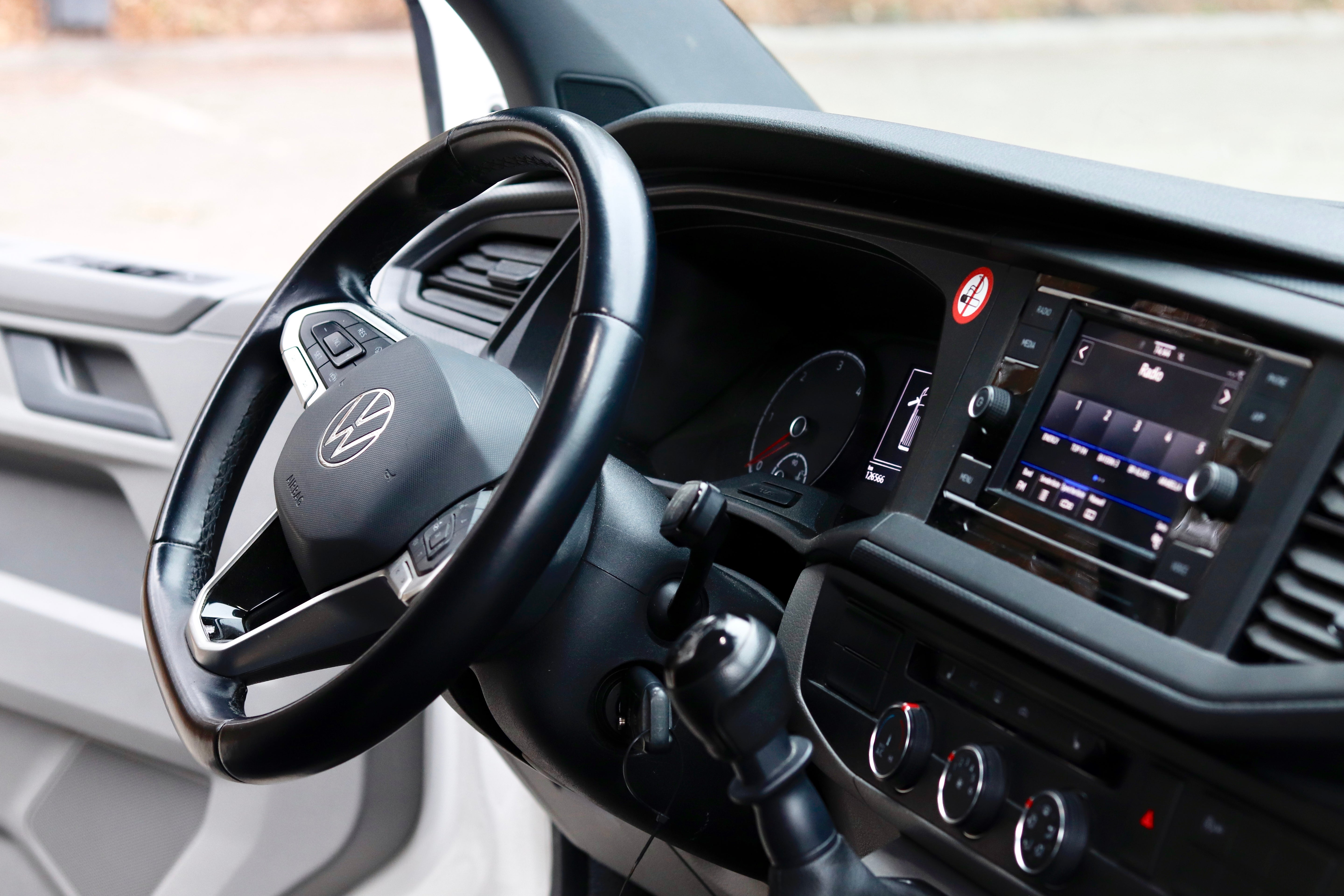 Volkswagen T6.1 Camper 2.0 TDI 150PS unfallfrei | Wohnmobil mit Hubdach Schlafdach, PDC, Anhängerkupplung, Rückfahrkamera | Campervan Umbau 5 Sitzer VW