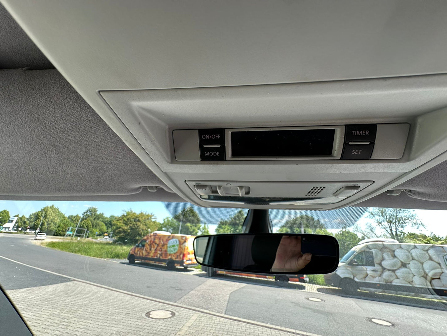 T6 Camper mit Toilette 2.0 TDI DSG Automatik 150PS unfallfrei | Wohnmobil mit Hubdach Schlafdach, PDC, Navi, Rückfahrkamera | Campervan Umbau 5 Sitzer