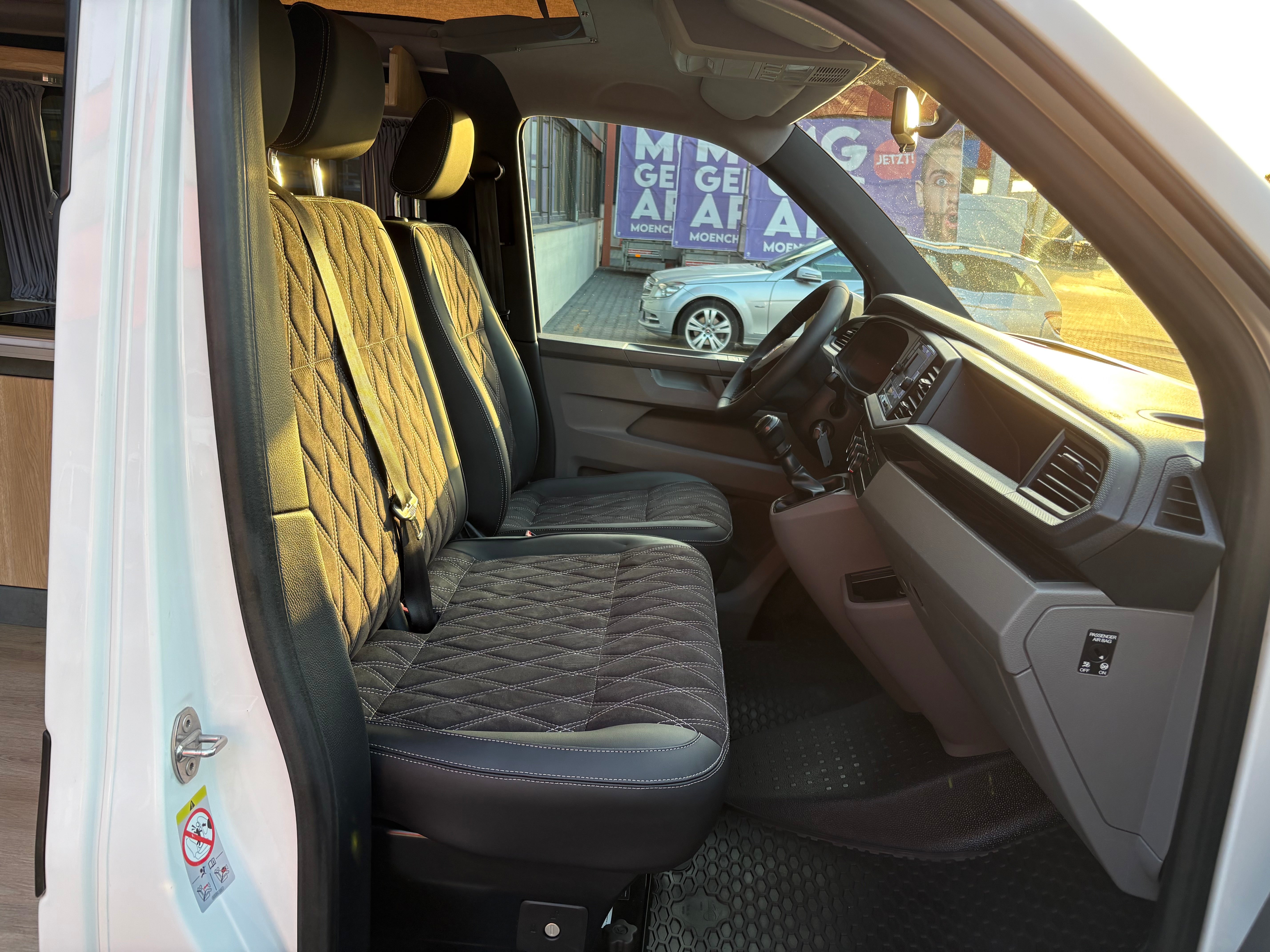 Volkswagen T6.1 Camper 2.0 TDI 150PS unfallfrei | Wohnmobil mit Hubdach Schlafdach, PDC, Navi, Rückfahrkamera | Campervan Umbau 5 Sitzer VW
