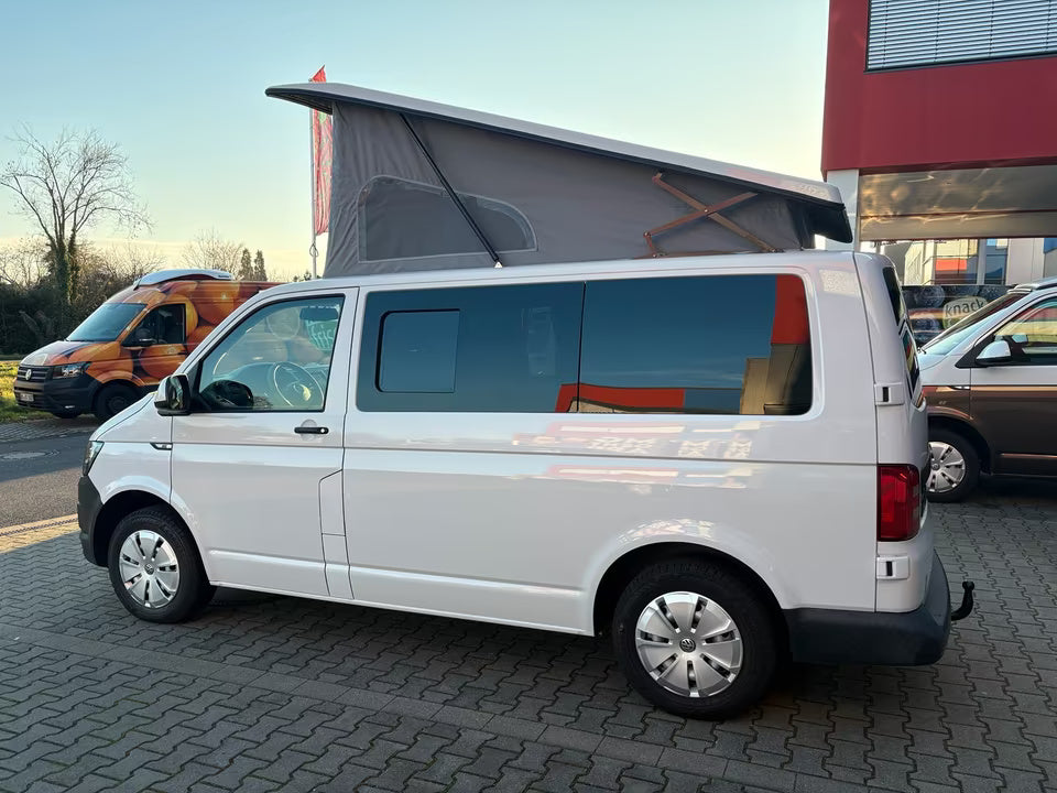 Volkswagen T6 Camper 2.0 TDI 114PS unfallfrei | Wohnmobil mit Hubdach Schlafdach, PDC, Anhängerkupplung, Rückfahrkamera | Campervan Umbau 5 Sitzer VW