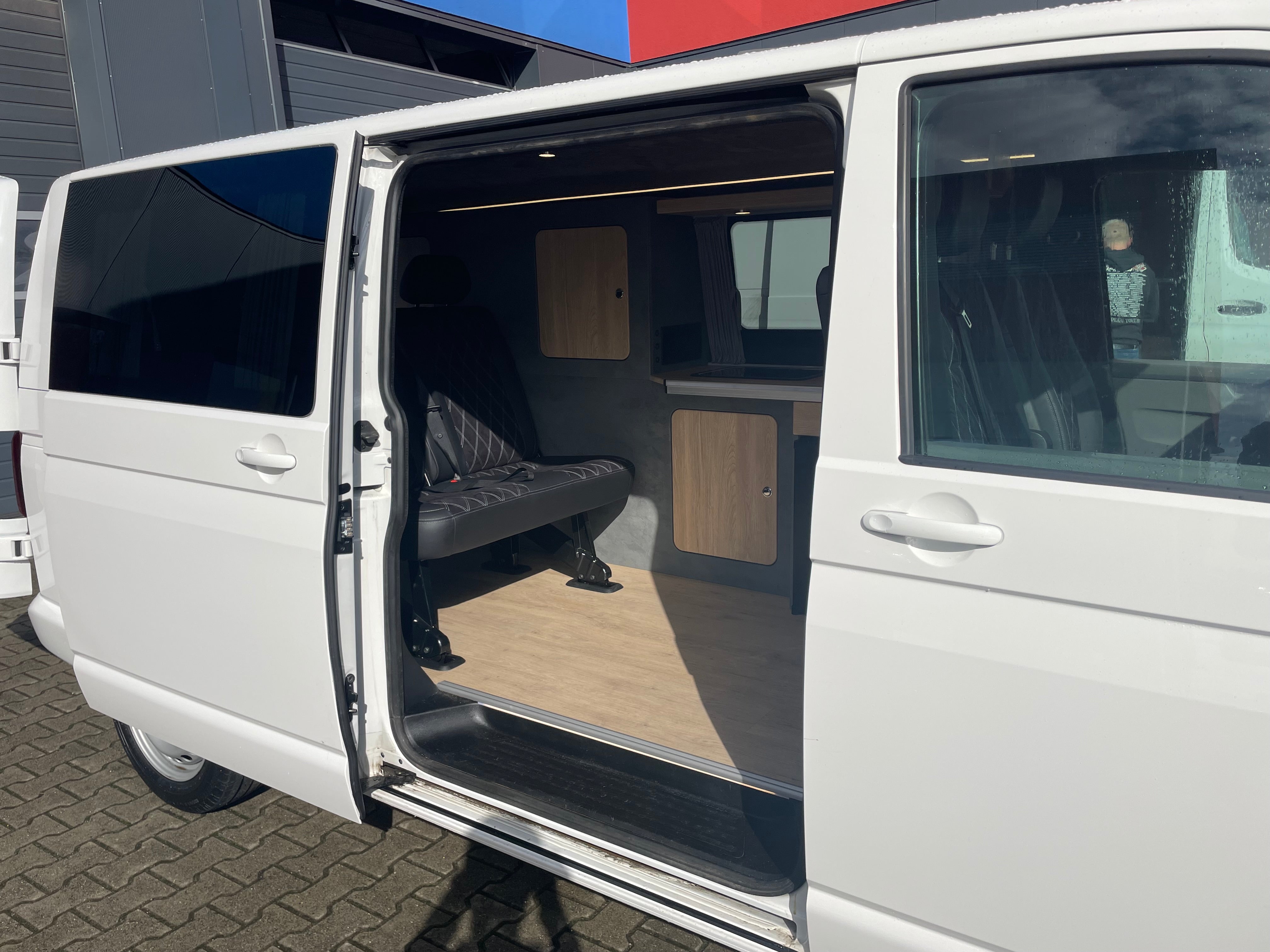 Volkswagen T6.1 Lang Camper 2.0 TDI 150PS Automatik DSG unfallfrei | Wohnmobil mit Standheizung, PDC, Navi | nur 100.000km | Campervan Umbau 5 Sitzer