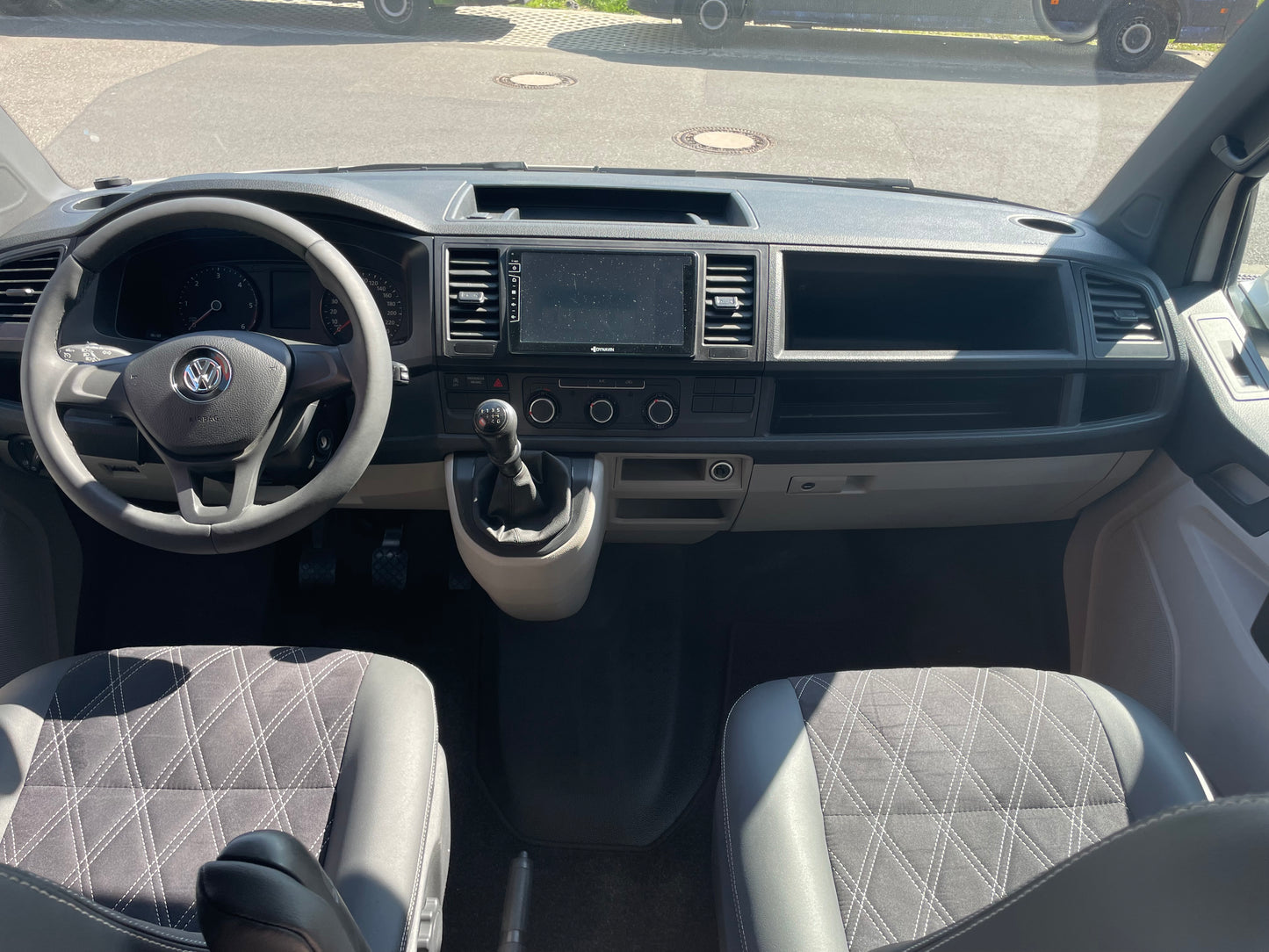 Volkswagen T6 Camper mit Toilette 2.0 TDI 150PS unfallfrei | Wohnmobil, PDC, Navi, Rückfahrkamera | Campervan Umbau 4 Sitzer
