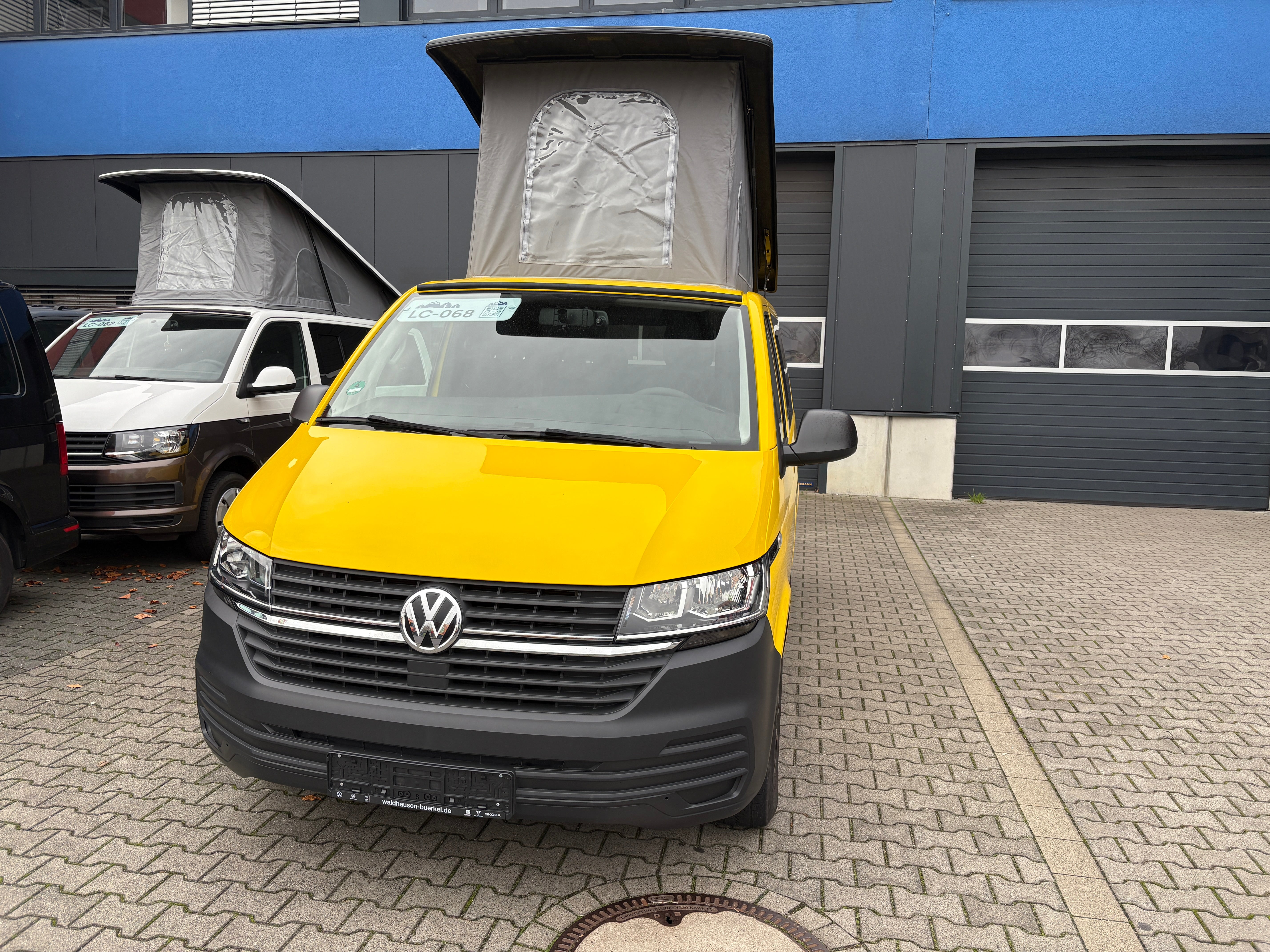 Volkswagen T6.1 Camper 2.0 TDI 110PS unfallfrei | Wohnmobil mit Hubdach Schlafdach, PDC, Anhängerkupplung, Rückfahrkamera | Campervan Umbau 5 Sitzer VW