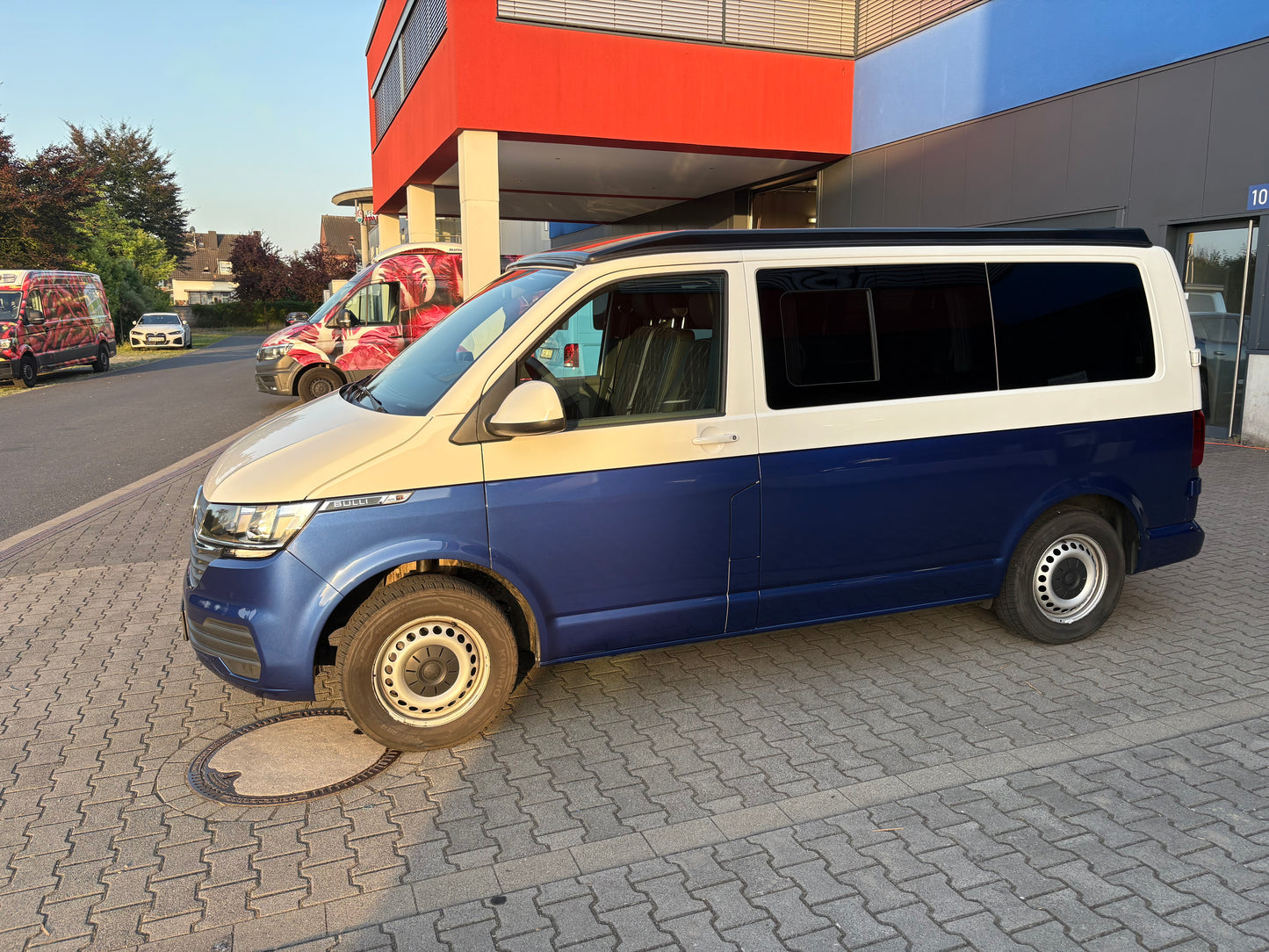 Volkswagen T6.1 Camper 2.0 TDI 150PS unfallfrei | Wohnmobil mit Hubdach Schlafdach, PDC, Navi, Rückfahrkamera | Campervan Umbau 5 Sitzer VW