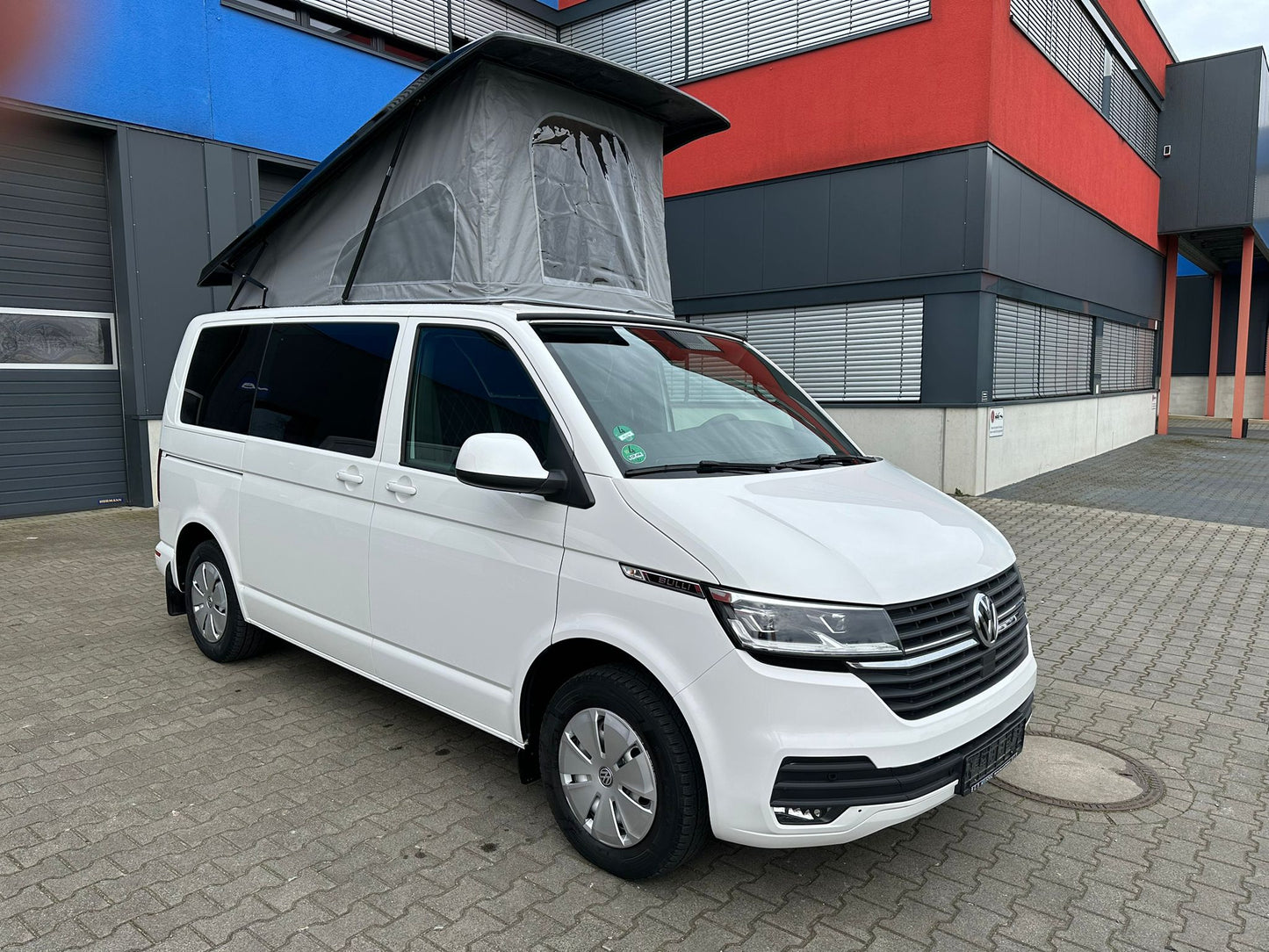 Volkswagen T6.1 Camper 2.0 TDI 150PS unfallfrei | Wohnmobil mit Hubdach Schlafdach, PDC, Navi, Rückfahrkamera | Campervan Umbau 5 Sitzer