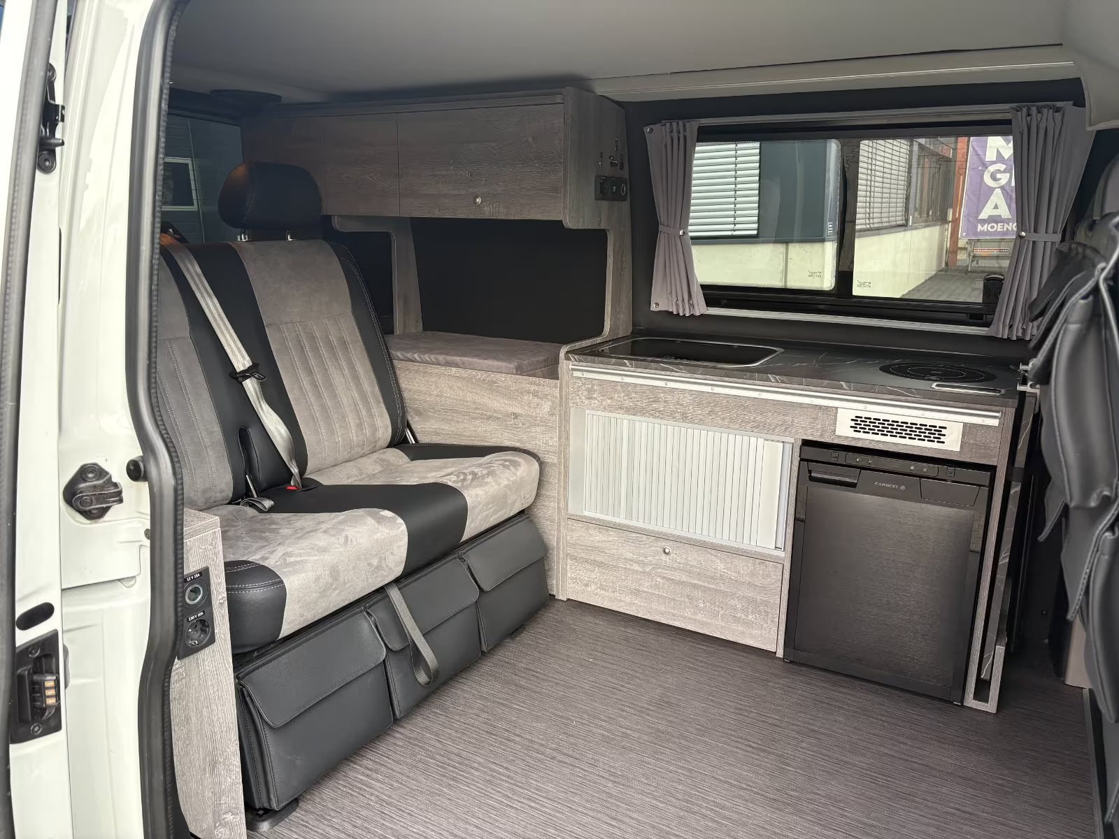 Volkswagen T6 Camper 2.0 TDI 150PS Schaltgetriebe unfallfrei | Wohnmobil mit Hubdach Schlafdach, Rückfahrkamera mit PDC | Campervan Umbau 5 Sitzer | VW Bulli