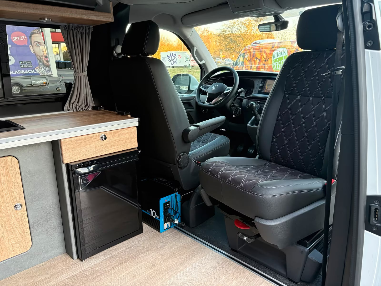 Volkswagen T6.1 Camper mit Schlafdach 2.0 TDI, 110 PS | VW Bulli Wohmobil Campervan fertiggestellt – sofort verfügbar | KM-Stand: 151.000 km, EZ: 04.2021, Weiß