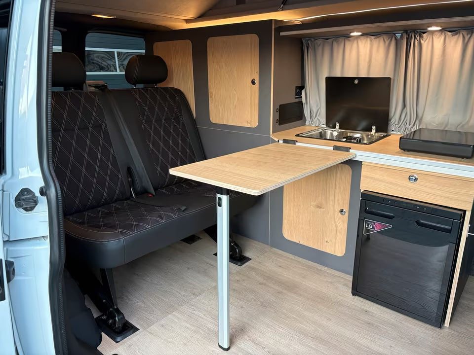 Volkswagen T6 Camper 2.0 TDI 114PS unfallfrei | Wohnmobil mit Hubdach Schlafdach, PDC, Anhängerkupplung, Rückfahrkamera | Campervan Umbau 5 Sitzer VW