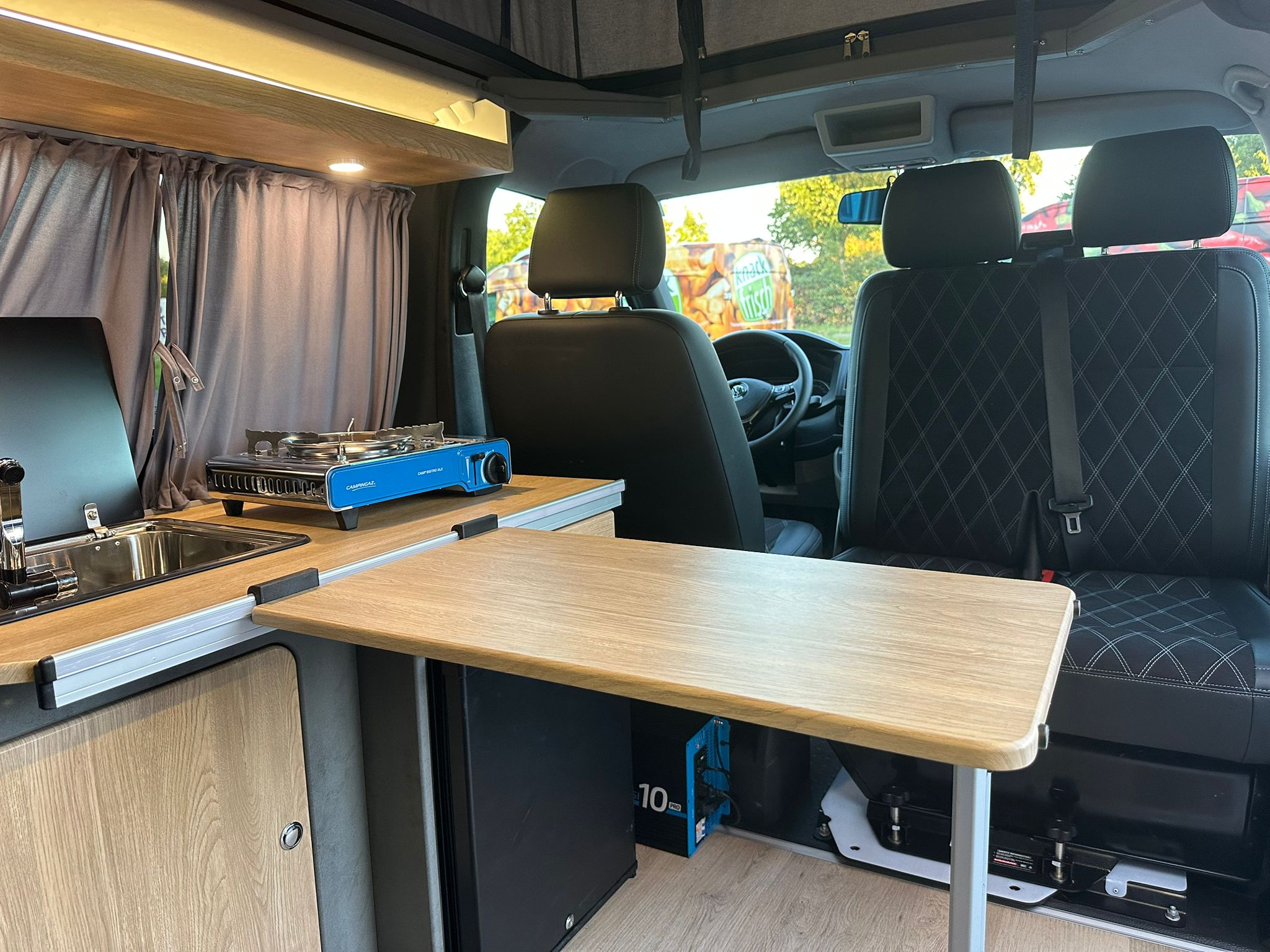Volkswagen T6 Camper 2.0 TDI 102PS unfallfrei | Wohnmobil mit Hubdach Schlafdach, PDC, Navi, Rückfahrkamera | Campervan Umbau 5 Sitzer | VW