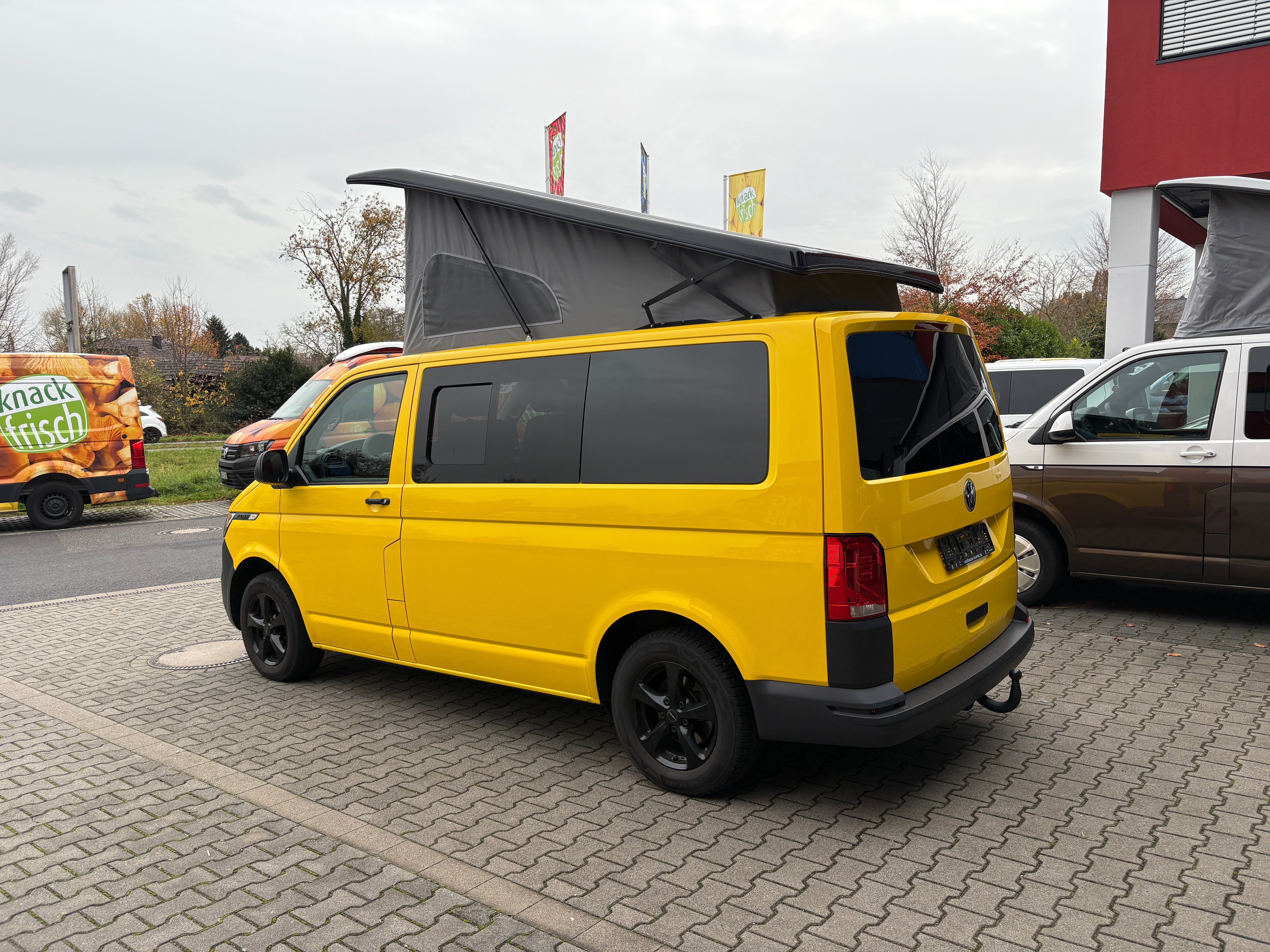 Volkswagen T6.1 Camper 2.0 TDI 110PS unfallfrei | Wohnmobil mit Hubdach Schlafdach, PDC, Anhängerkupplung, Rückfahrkamera | Campervan Umbau 5 Sitzer VW