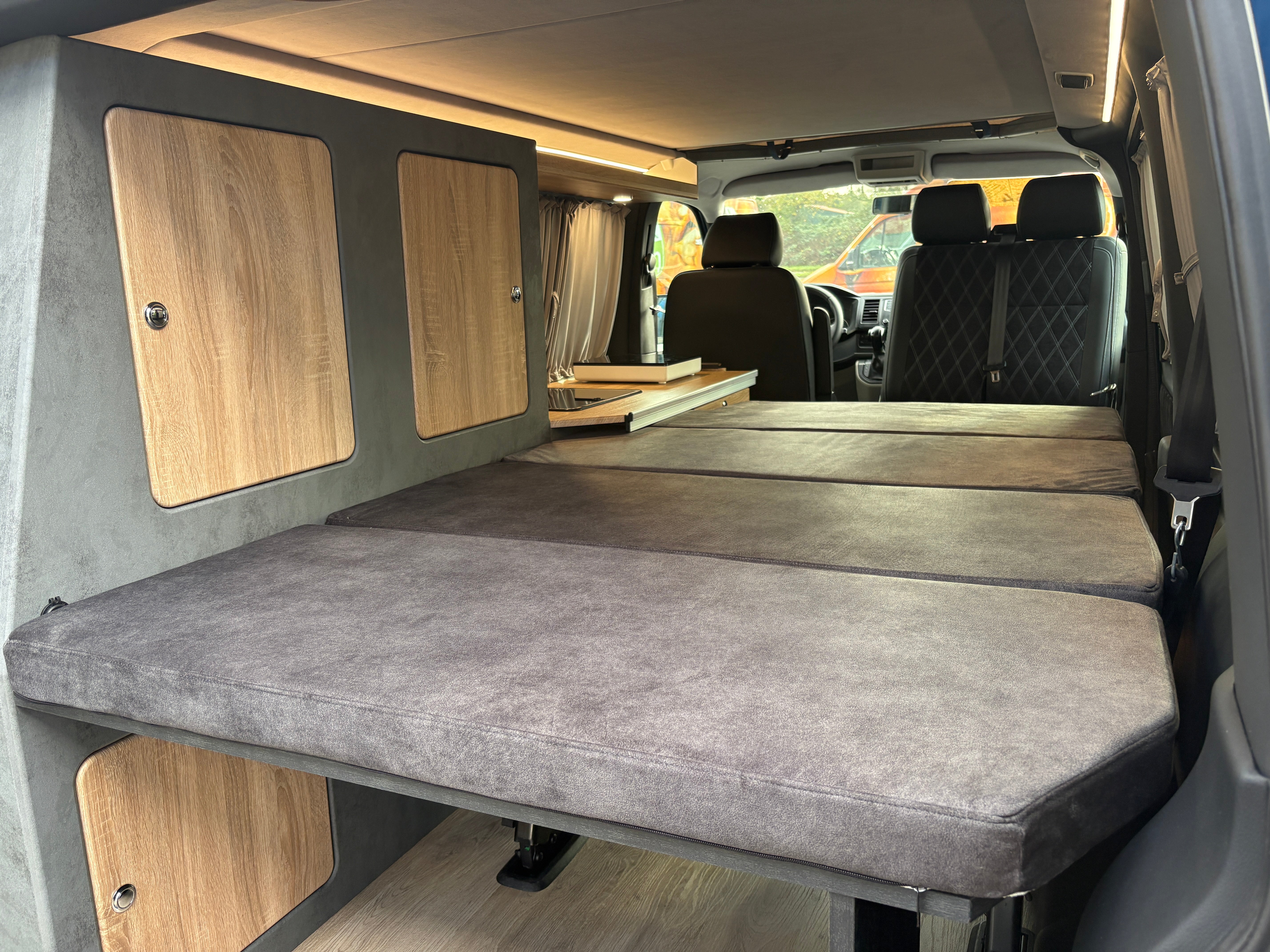 Volkswagen T6 Camper 2.0 TDI DSG Automatik 150PS unfallfrei | Wohnmobil mit Hubdach Schlafdach Standheizung, Rückfahrkamera mit PDC | Campervan Umbau 5 Sitzer | VW Bulli