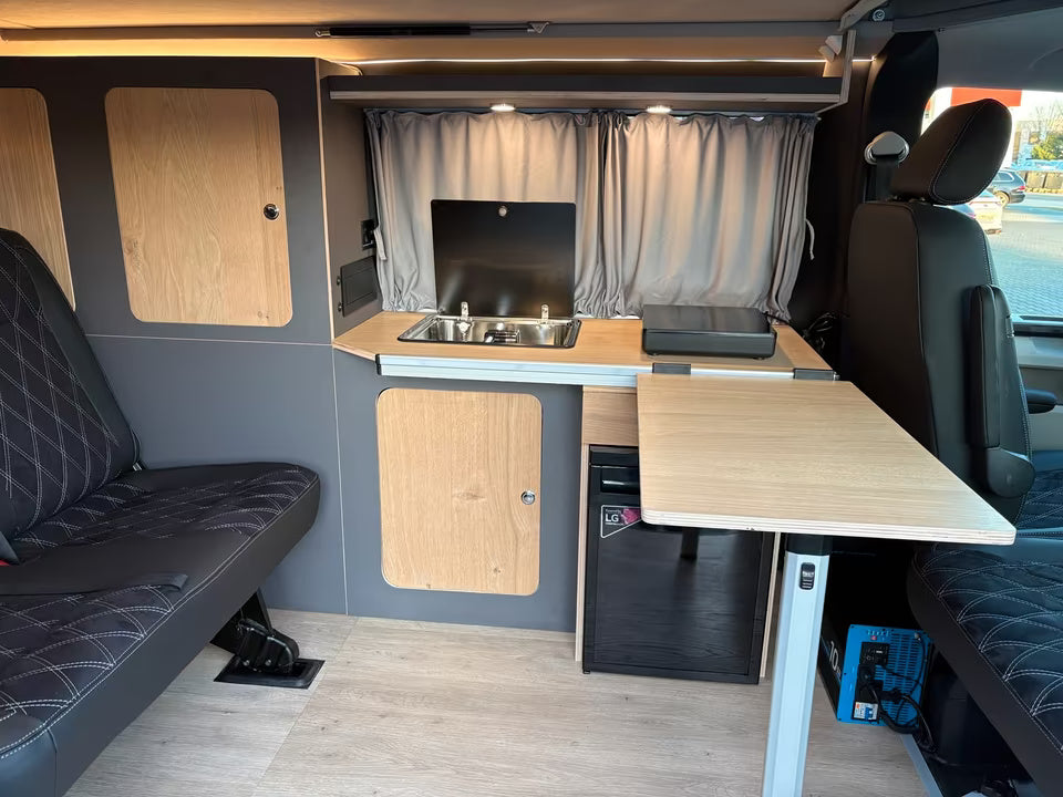 Volkswagen T6 Camper 2.0 TDI 114PS unfallfrei | Wohnmobil mit Hubdach Schlafdach, PDC, Anhängerkupplung, Rückfahrkamera | Campervan Umbau 5 Sitzer VW